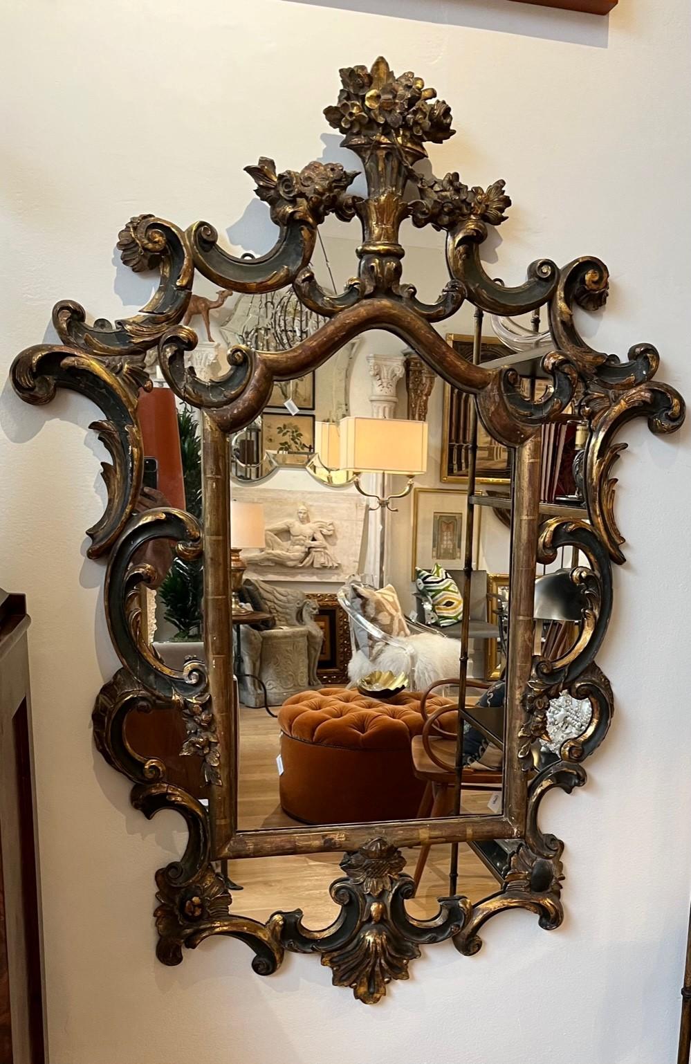 Vintage-Wandspiegel im italienischen Barockstil, teilweise vergoldet, dekoriert mit Blumenköpfen, Vintage im Angebot 5