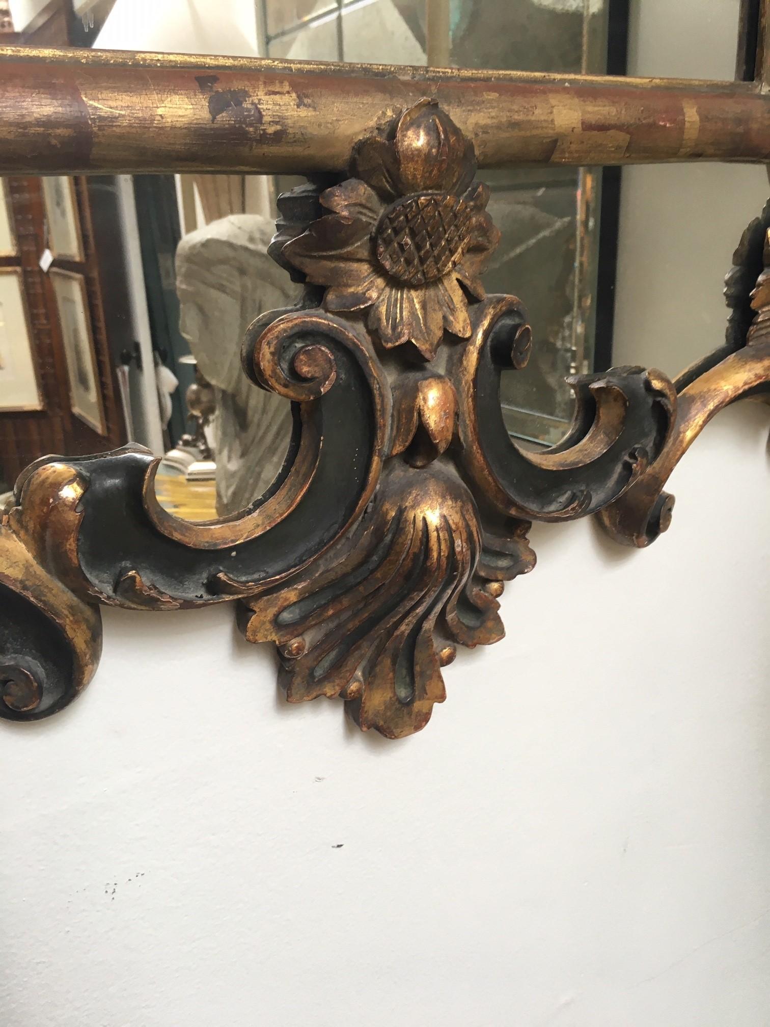 Vintage-Wandspiegel im italienischen Barockstil, teilweise vergoldet, dekoriert mit Blumenköpfen, Vintage (Spätes 19. Jahrhundert) im Angebot