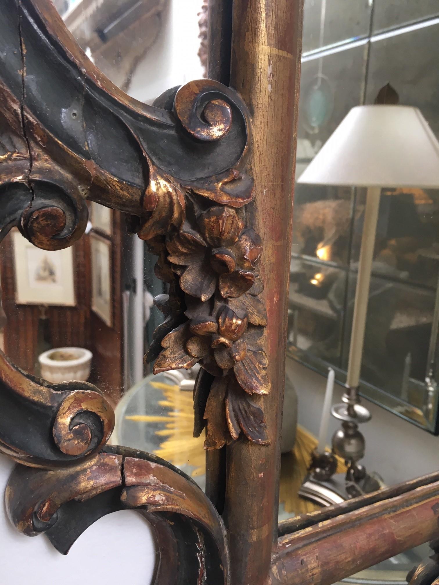 Vintage-Wandspiegel im italienischen Barockstil, teilweise vergoldet, dekoriert mit Blumenköpfen, Vintage (Gold) im Angebot