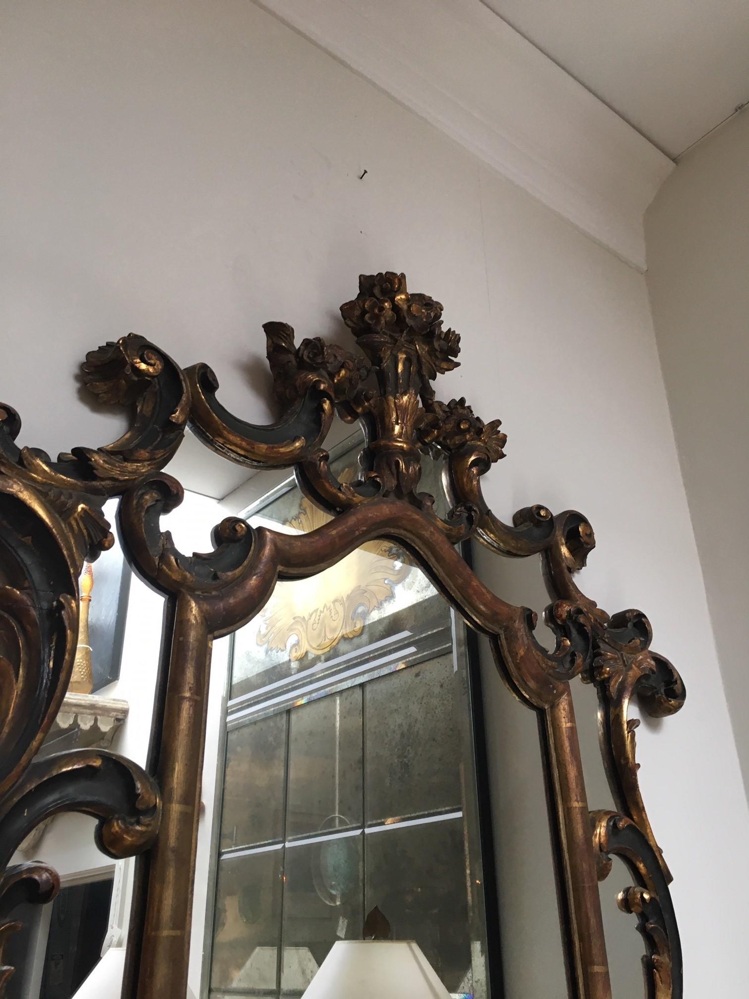 Vintage-Wandspiegel im italienischen Barockstil, teilweise vergoldet, dekoriert mit Blumenköpfen, Vintage im Angebot 2