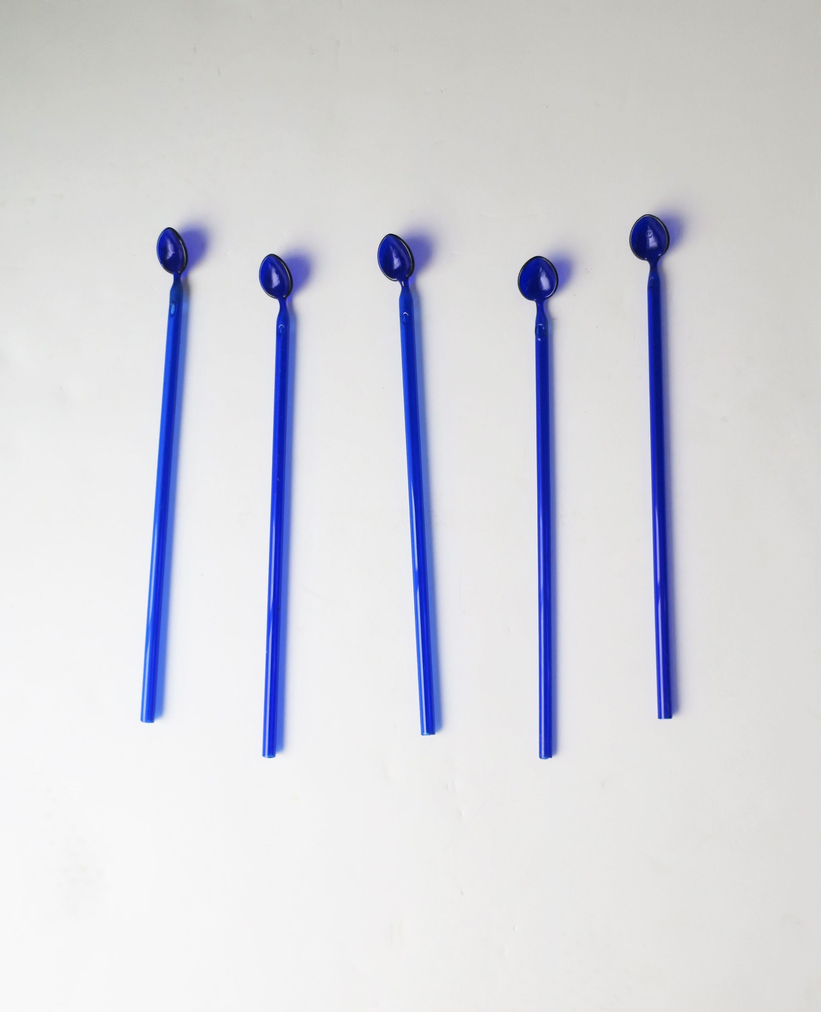 Vintage Italian Barware Blue Art Glass Cocktail Stirrers Straw Spoon, Set of 5 In Good Condition In New York, NY