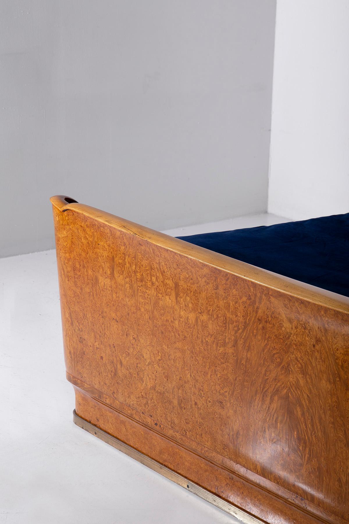 Italienisches Vintage-Bett, hergestellt von Valzania mit Nachttischen aus Glas und Messing (Mid-20th Century) im Angebot