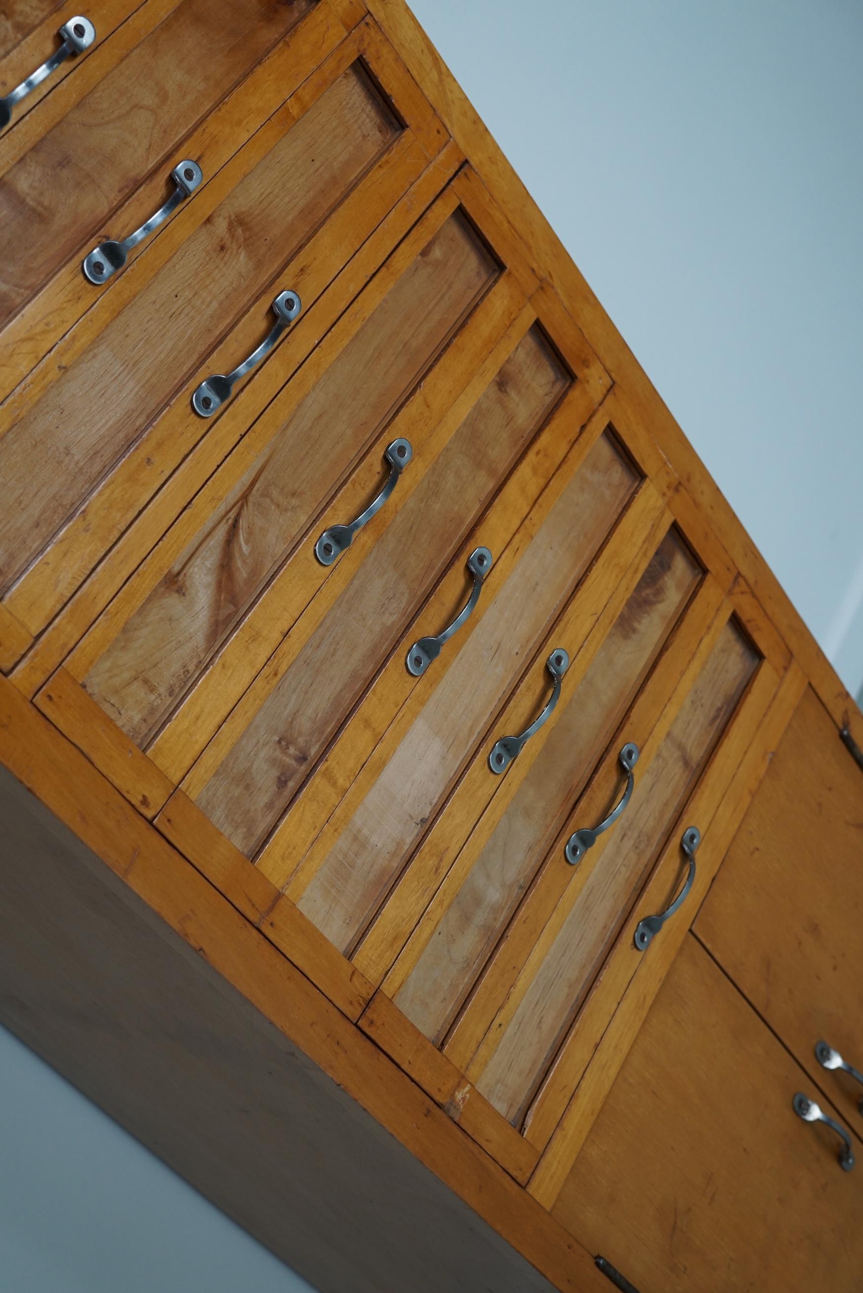 Meuble de rangement Haberdashery en hêtre italien vintage, années 1950 en vente 5