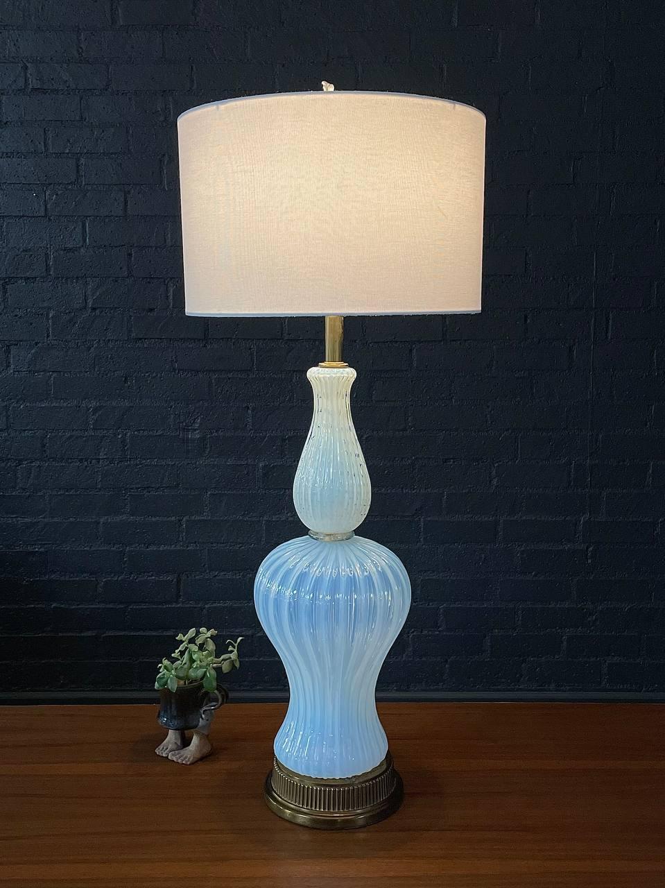 Vintage Italian Beige Lámpara de mesa de cristal de Murano Moderno de mediados de siglo en venta