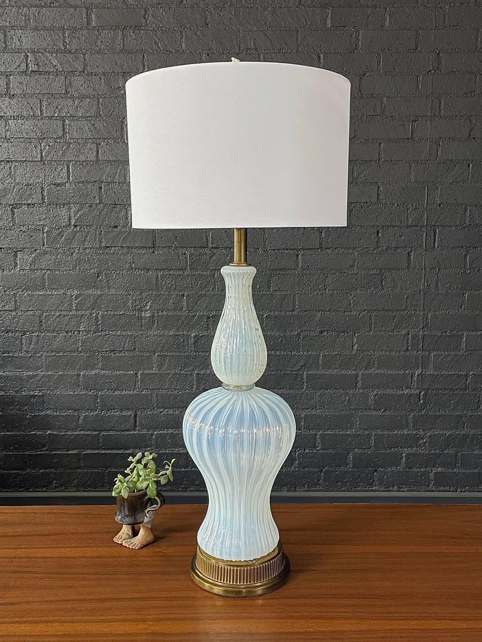 Vintage Italian Beige Lámpara de mesa de cristal de Murano Italiano en venta