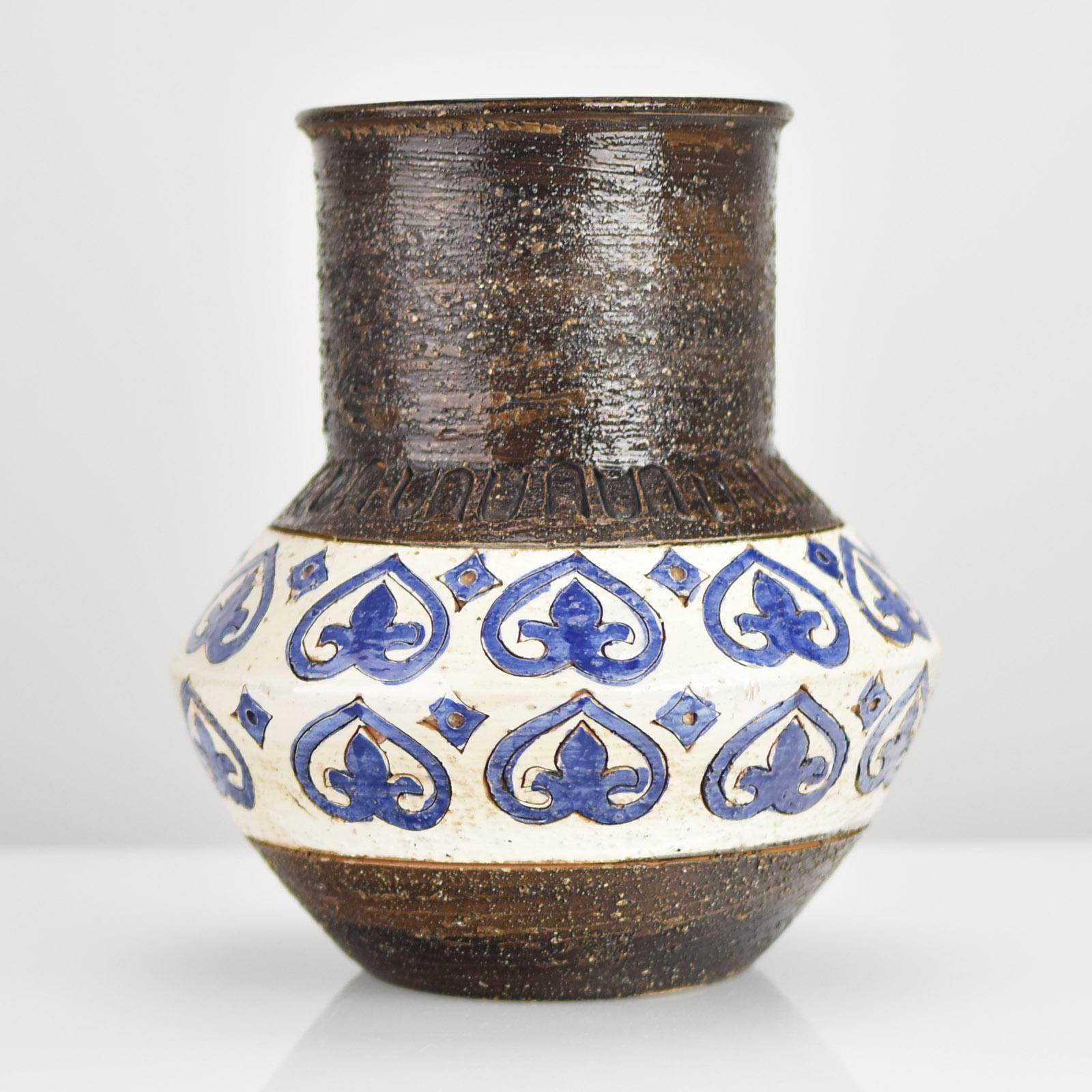 Rare vintage pottery vase designed by Aldo Londi for Bitossi.

Manufacturer: Bitossi
Design: Aldo Londi
height: ca. 20,4 cm / 8