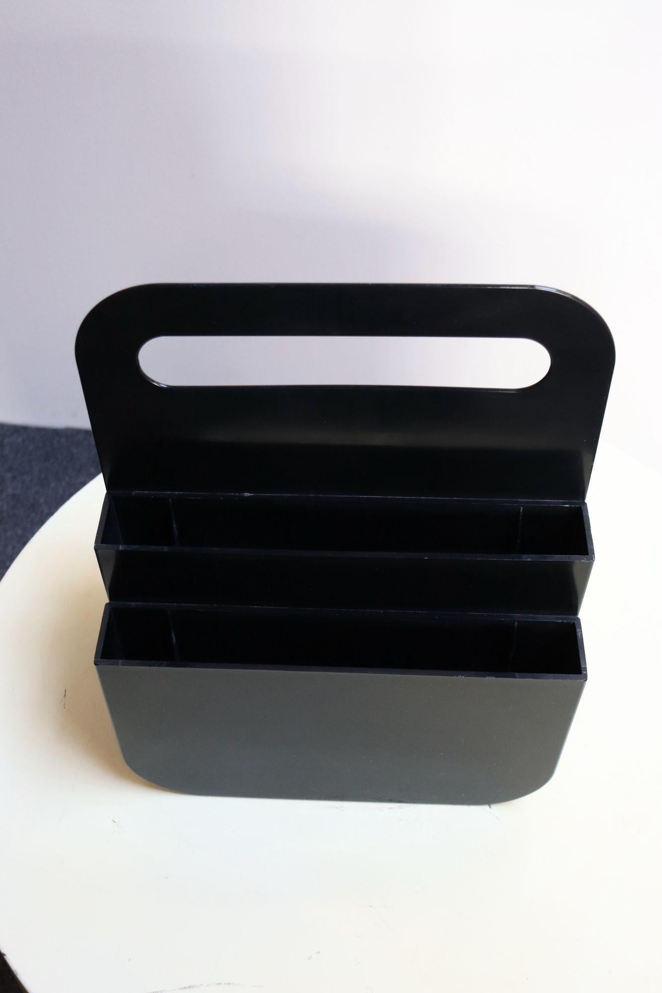 Vintage Italian Black ABS Plastic Magazine Rack by Olaf von Bohr for Kartell In Good Condition For Sale In Brooklyn, NY