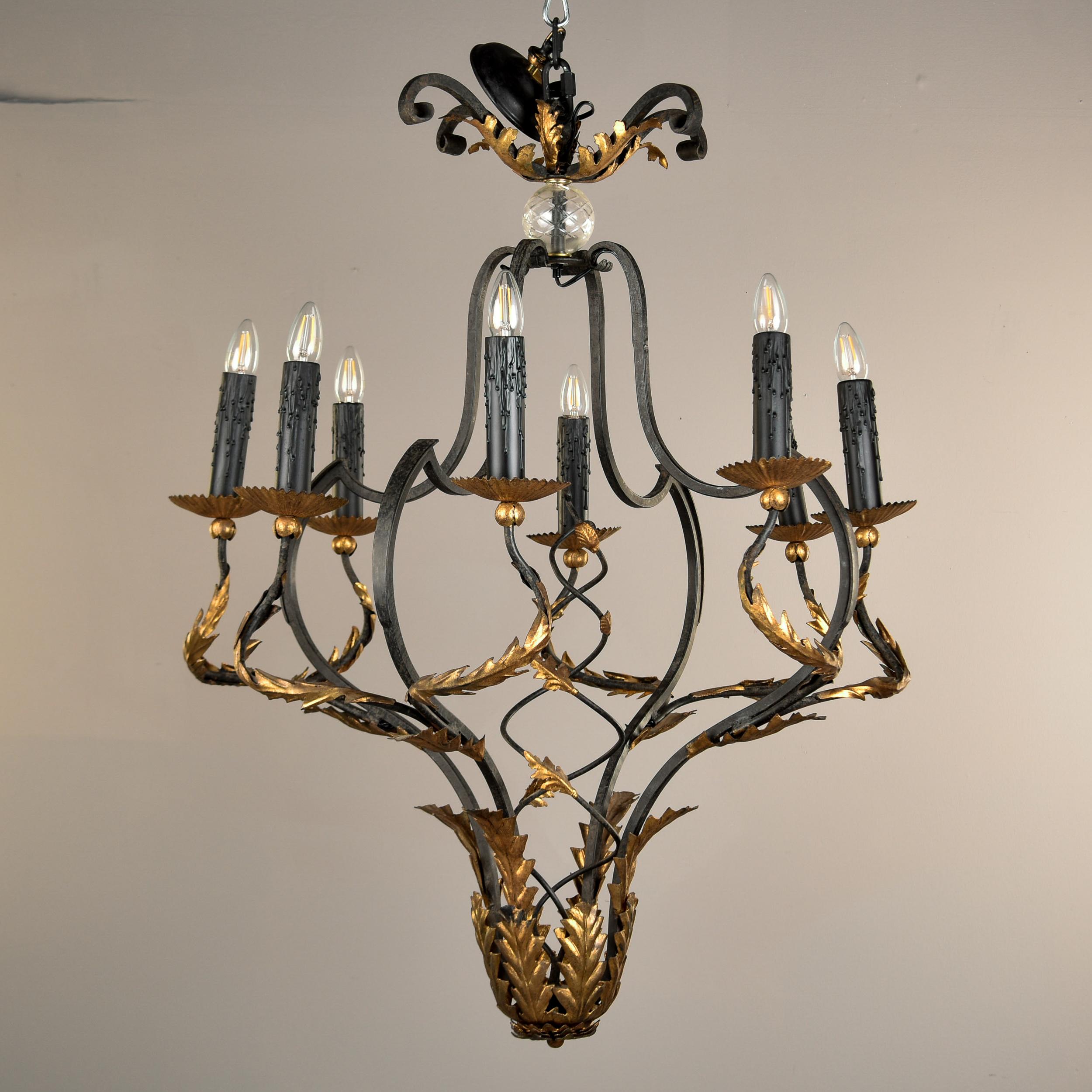 Vintage Italian Black and Gilt Tole Eight Light Chandelier In Good Condition For Sale In Troy, MI