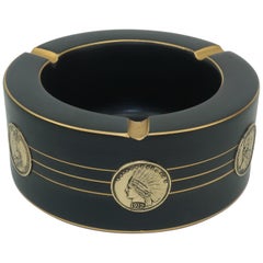 Italienischer Vintage Aschenbecher aus schwarzer Keramik mit Goldmünzenmotiv