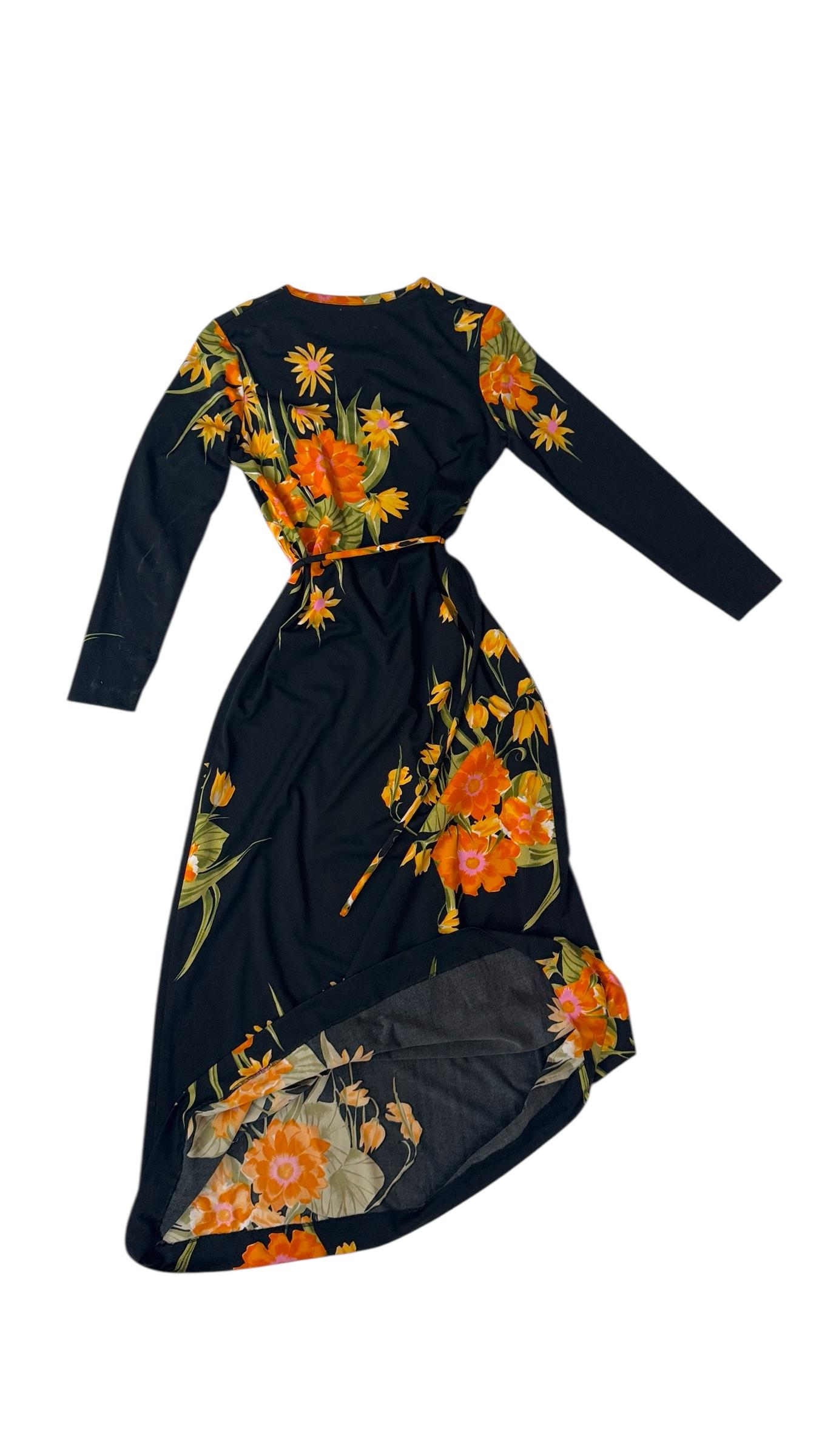 Maxi Vestido Vintage Italiano Floral Negro en Viscosa con Lazo en la Cintura en venta 6