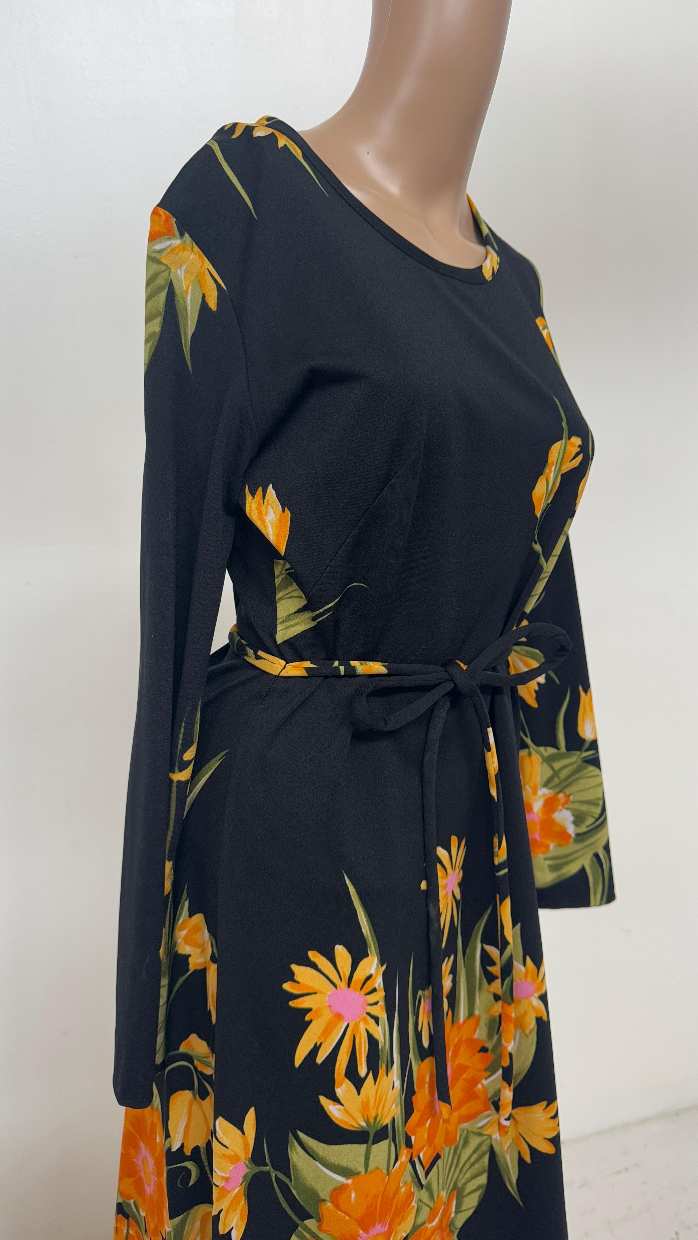Maxi Vestido Vintage Italiano Floral Negro en Viscosa con Lazo en la Cintura en venta 1