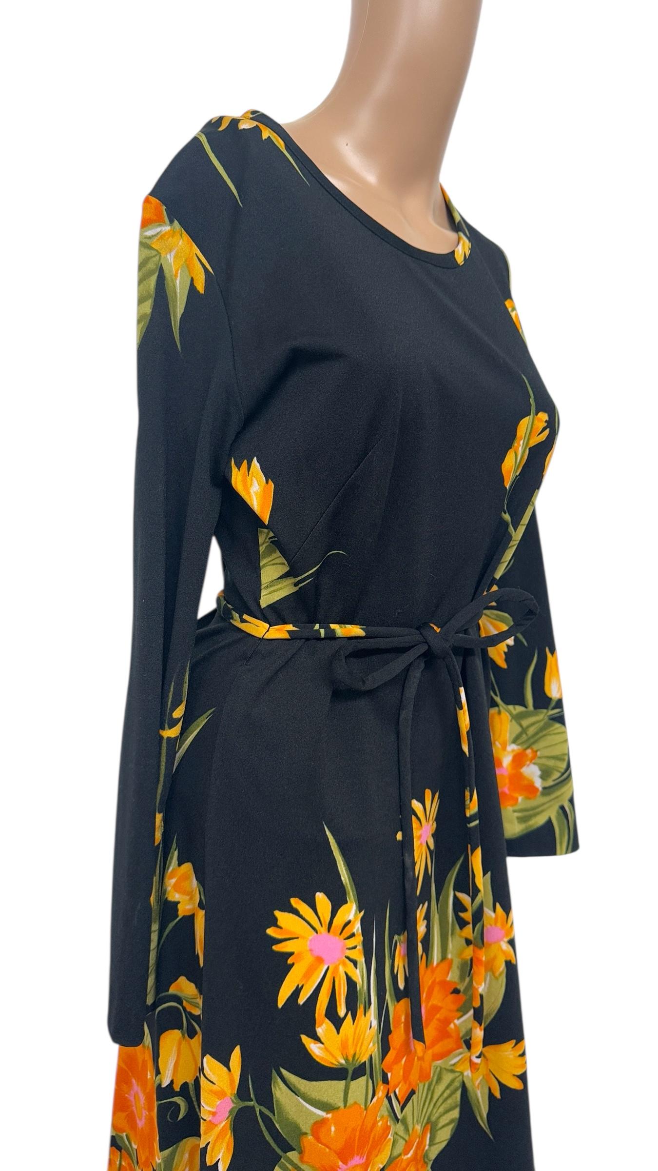 Maxi Vestido Vintage Italiano Floral Negro en Viscosa con Lazo en la Cintura en venta 3