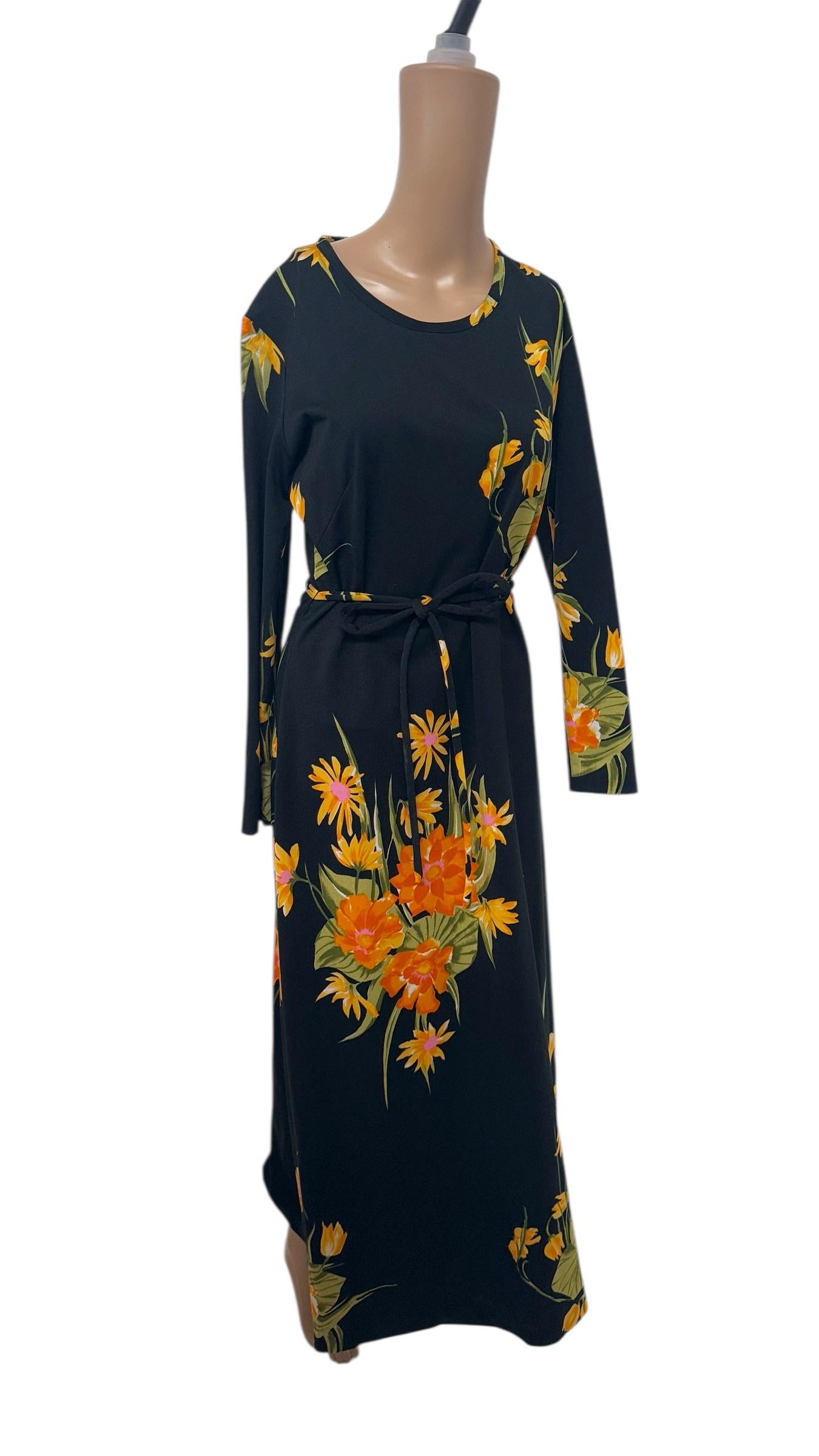 Maxi Vestido Vintage Italiano Floral Negro en Viscosa con Lazo en la Cintura en venta 4