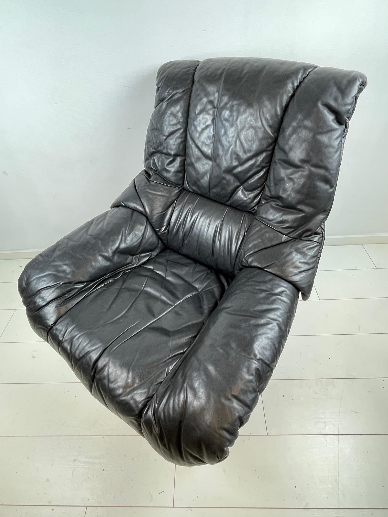 Vintage Italian Black Leather Swivel Chair, Unique Italian Design, Mid-Century For Sale 6