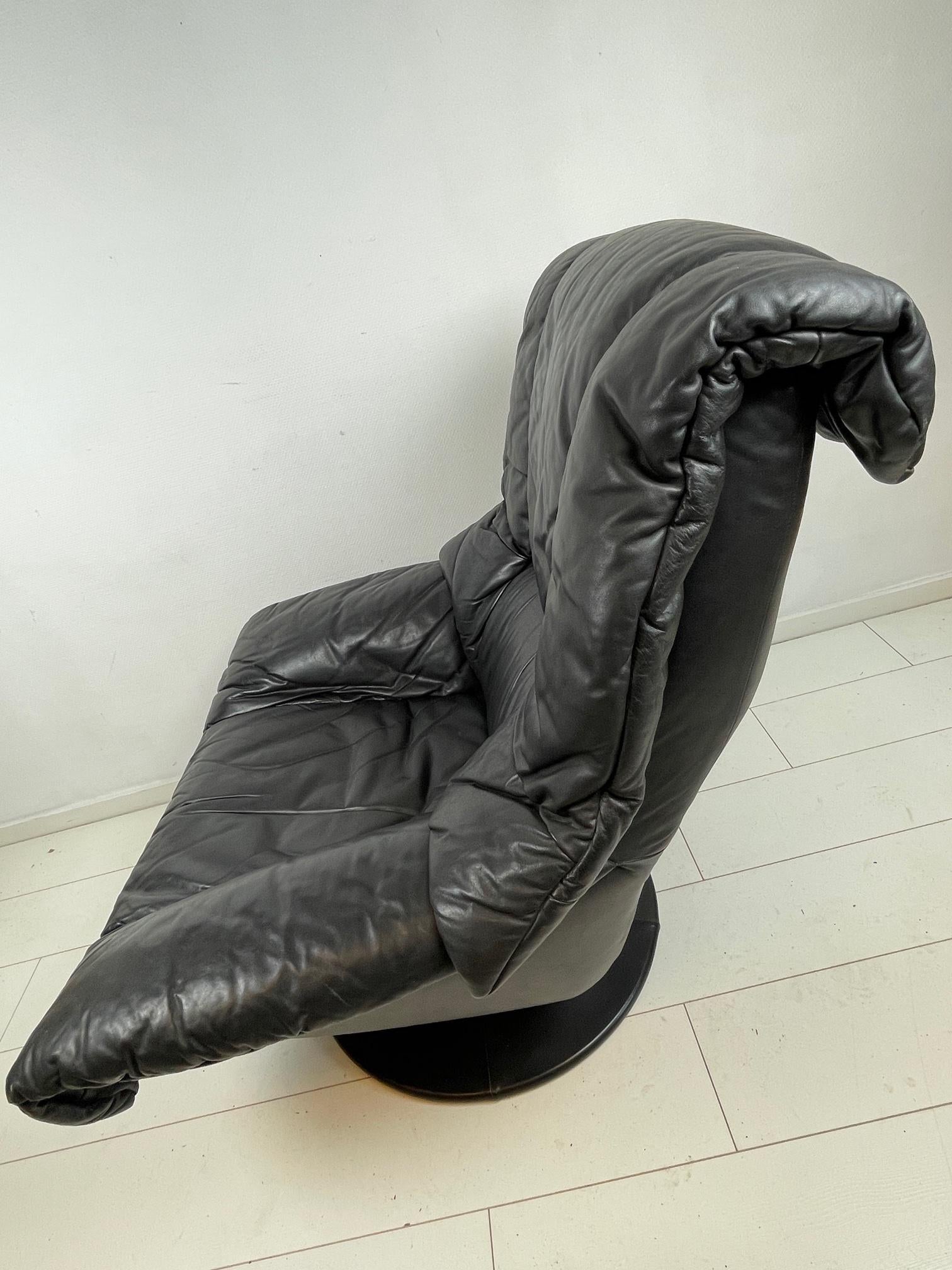 Vintage Italian Black Leather Swivel Chair, Unique Italian Design, Mid-Century For Sale 10