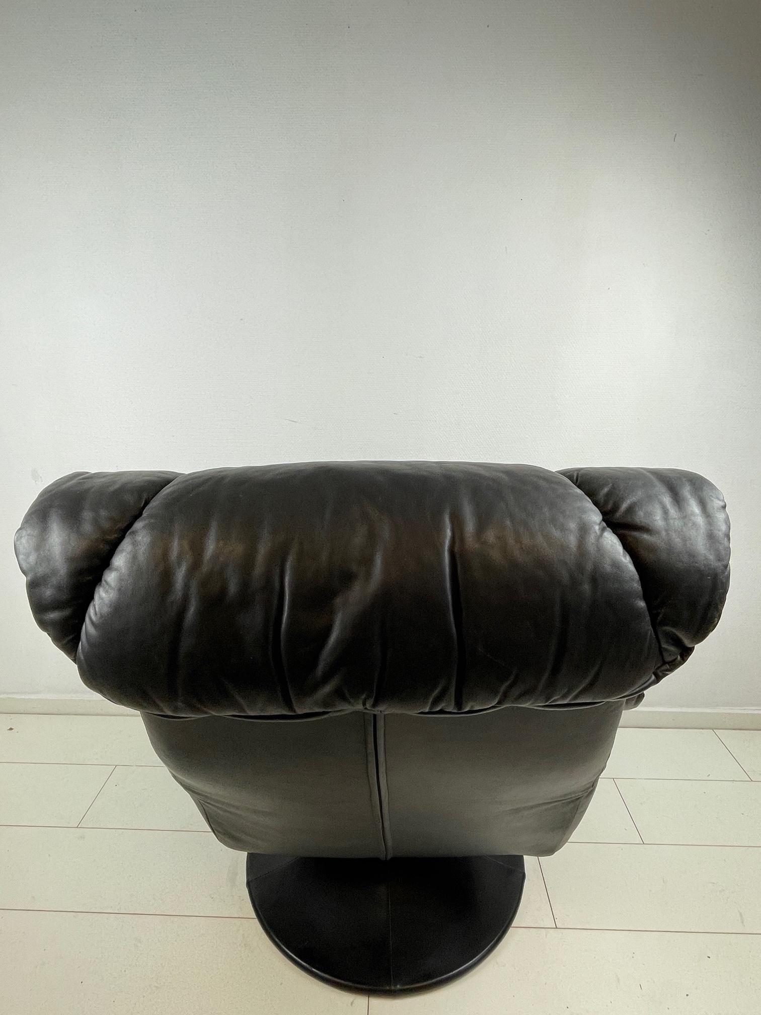 Vintage Italian Black Leather Swivel Chair, Unique Italian Design, Mid-Century For Sale 1