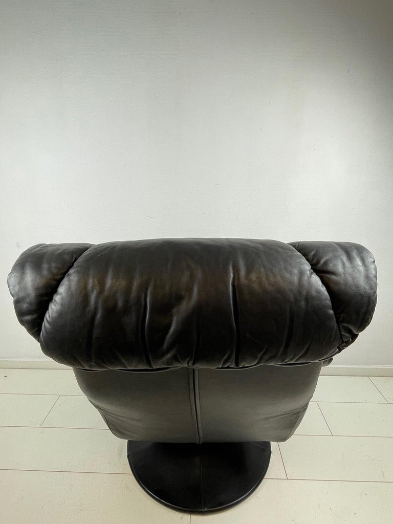 Malcolm bentwood leather swivel chair top