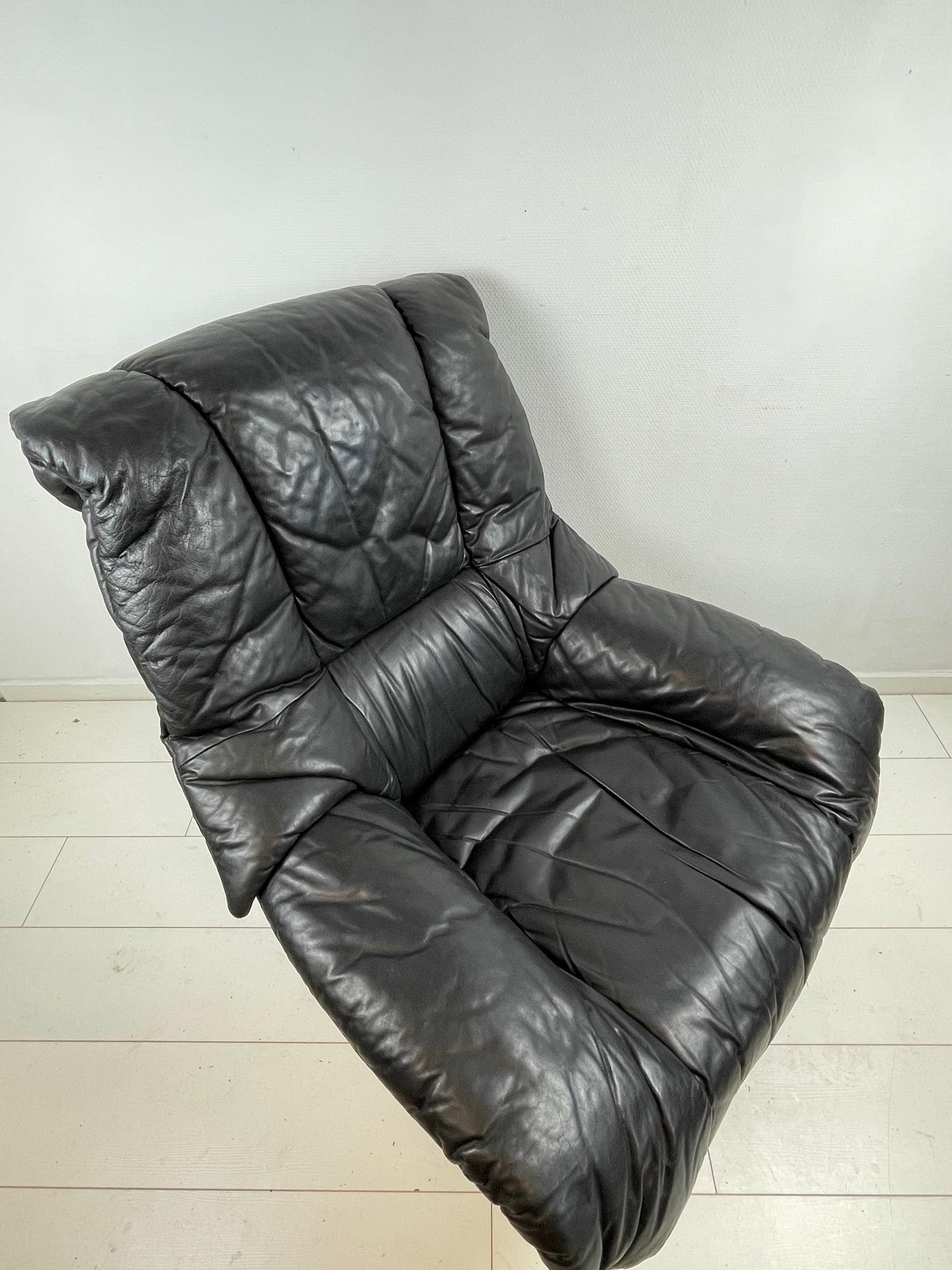 Vintage Italian Black Leather Swivel Chair, Unique Italian Design, Mid-Century For Sale 4