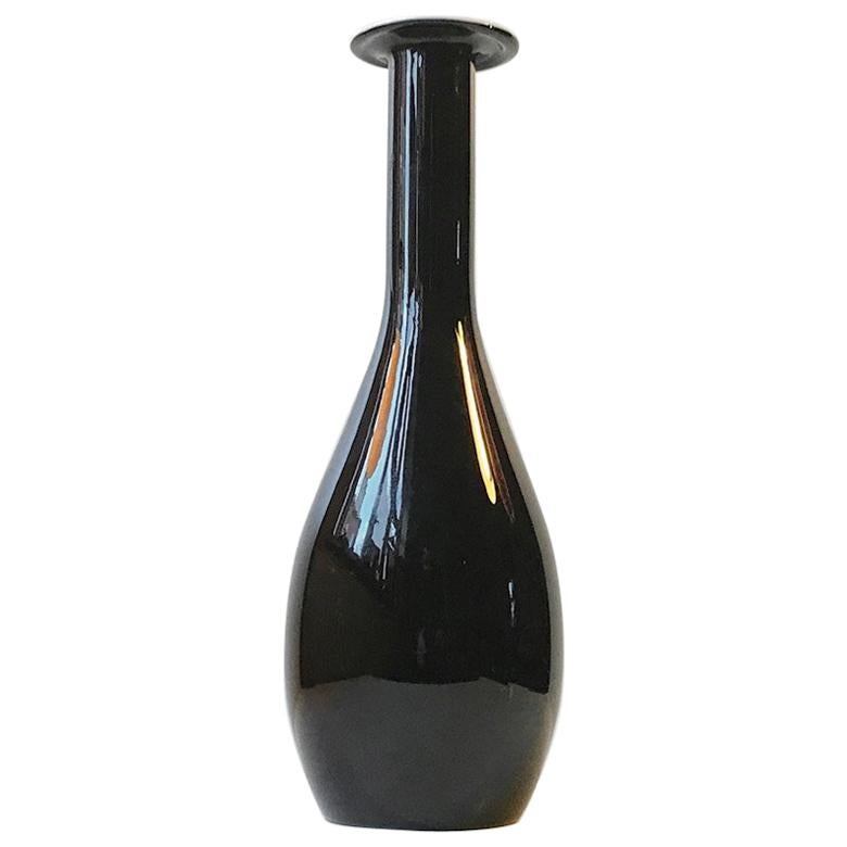 Vaso in vetro opalino nero vintage italiano di Stelvia, anni '70