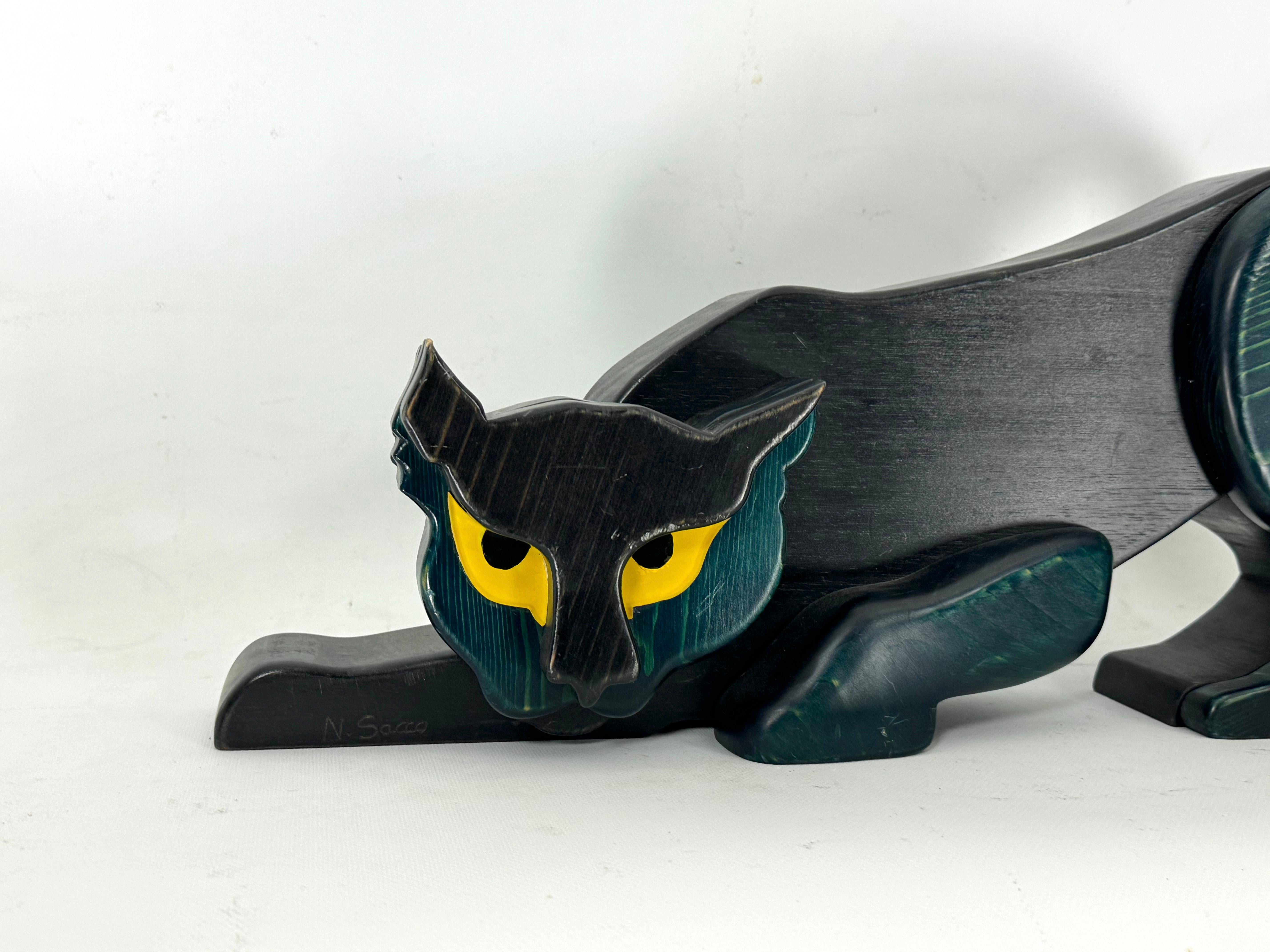 Vintage Italian black panther sculpture in thick wood. Italy 1980s In Good Condition For Sale In Catania, CT