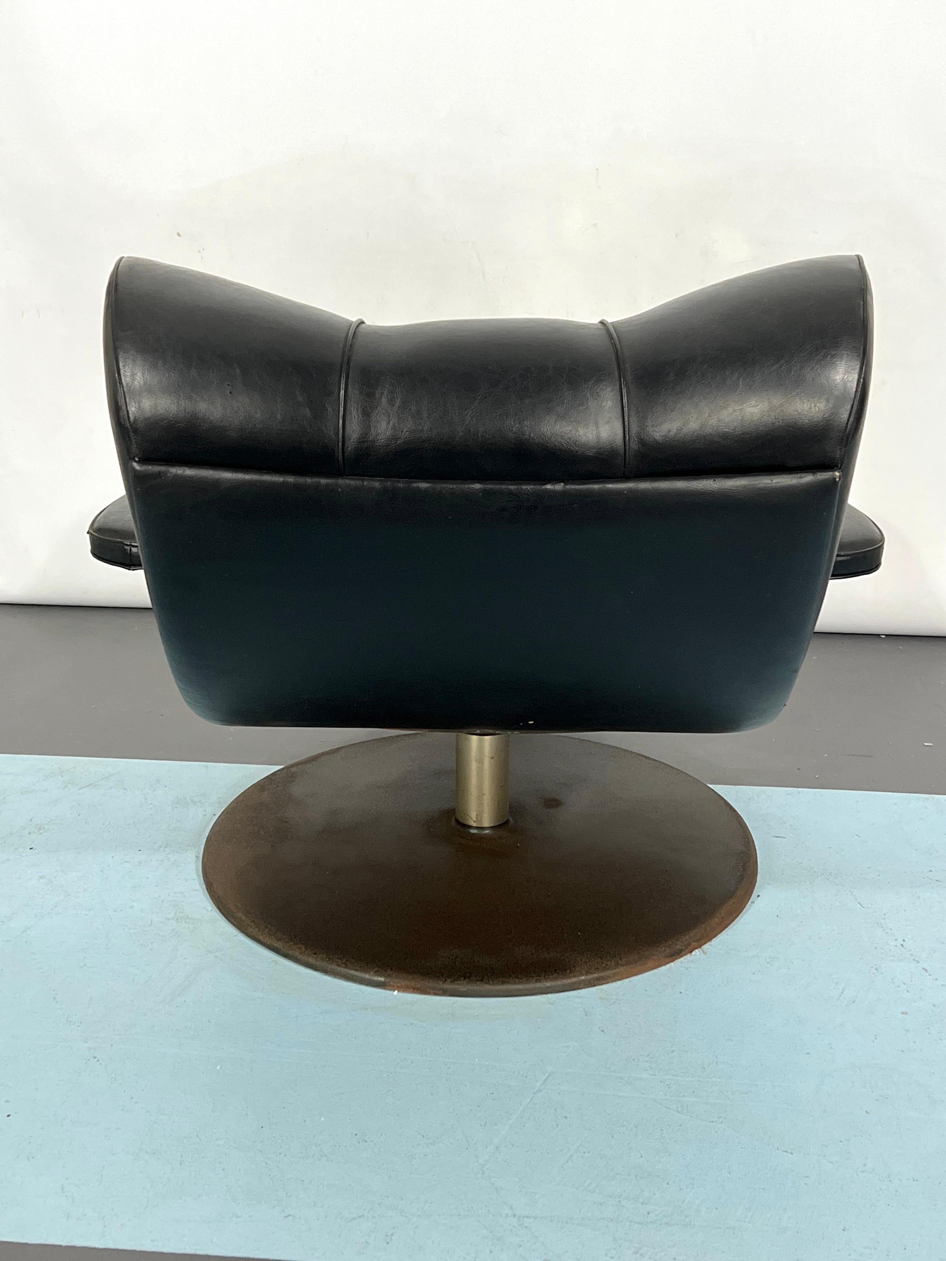 Fauteuil pivotant vintage italien noir des années 60 en vente 7