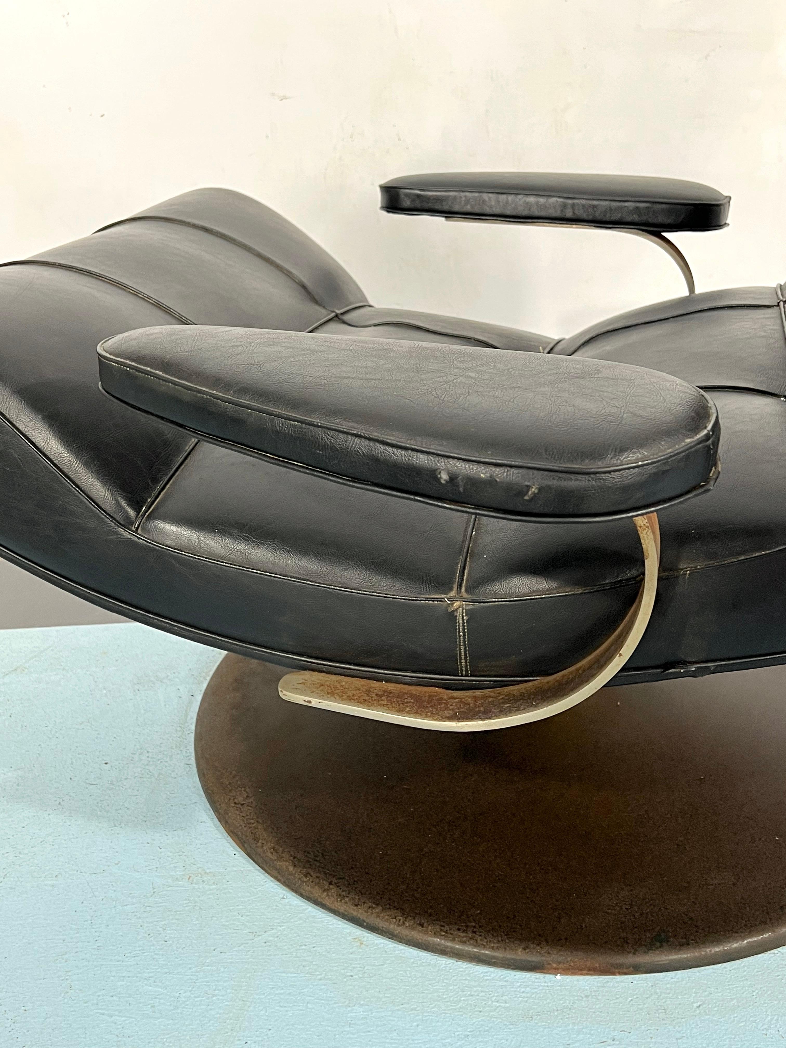Vintage Italian Black Swivel Armchair from 60s For Sale 2