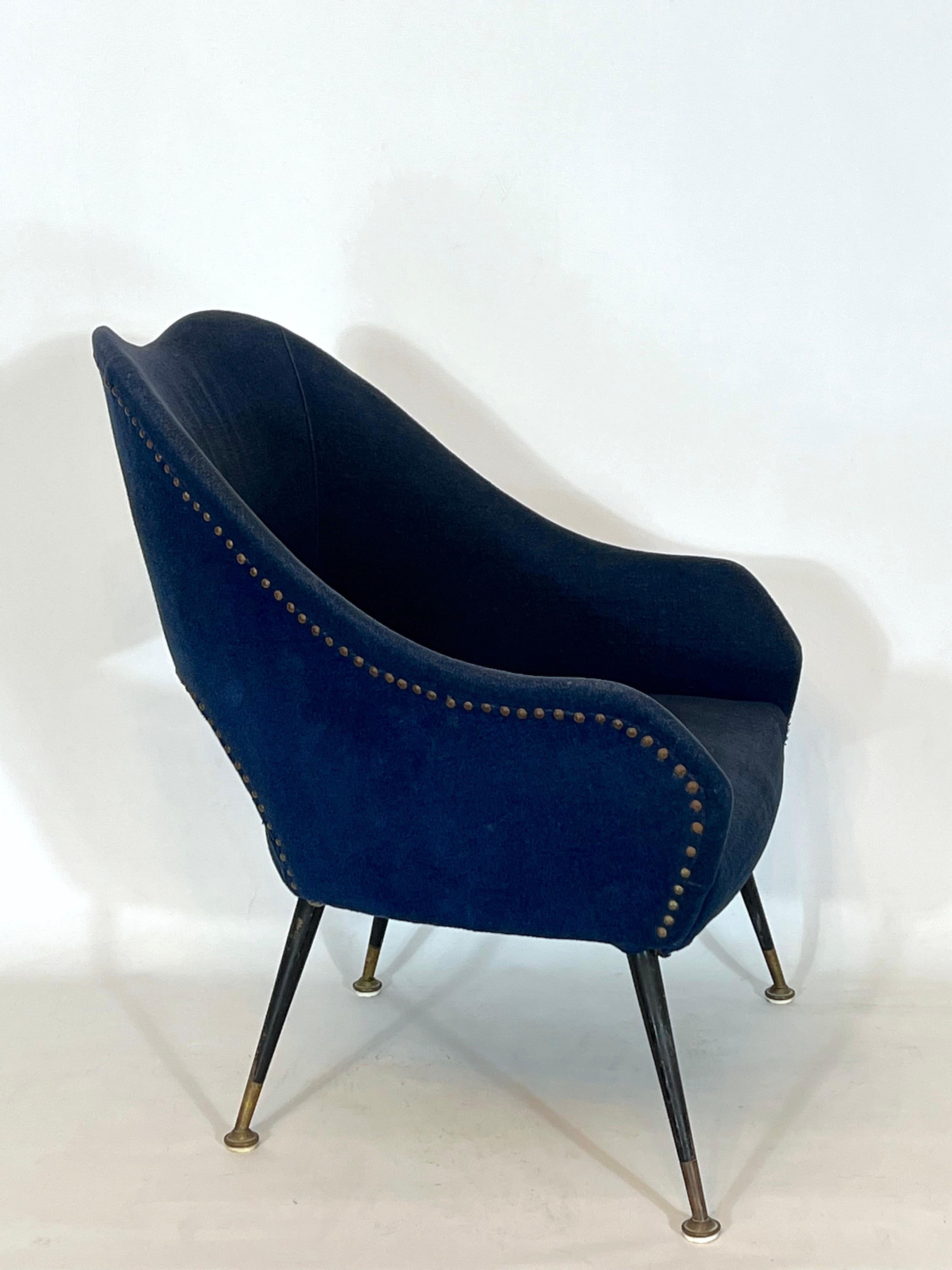 Vintage Italian Blue Fabric and Brass Armchair from 50s In Good Condition For Sale In Catania, CT