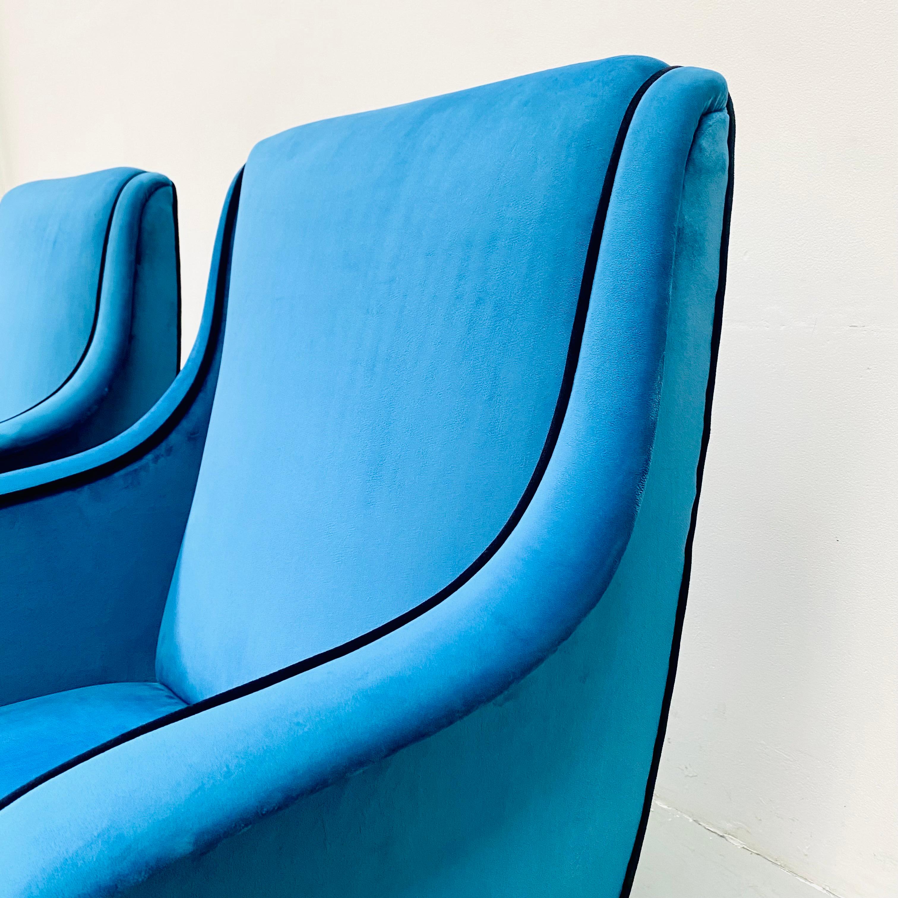 Italienischer blauer Vintage-Sessel aus Samt mit Messingbeinen von Carlo de Carli, 1950er Jahre im Angebot 6