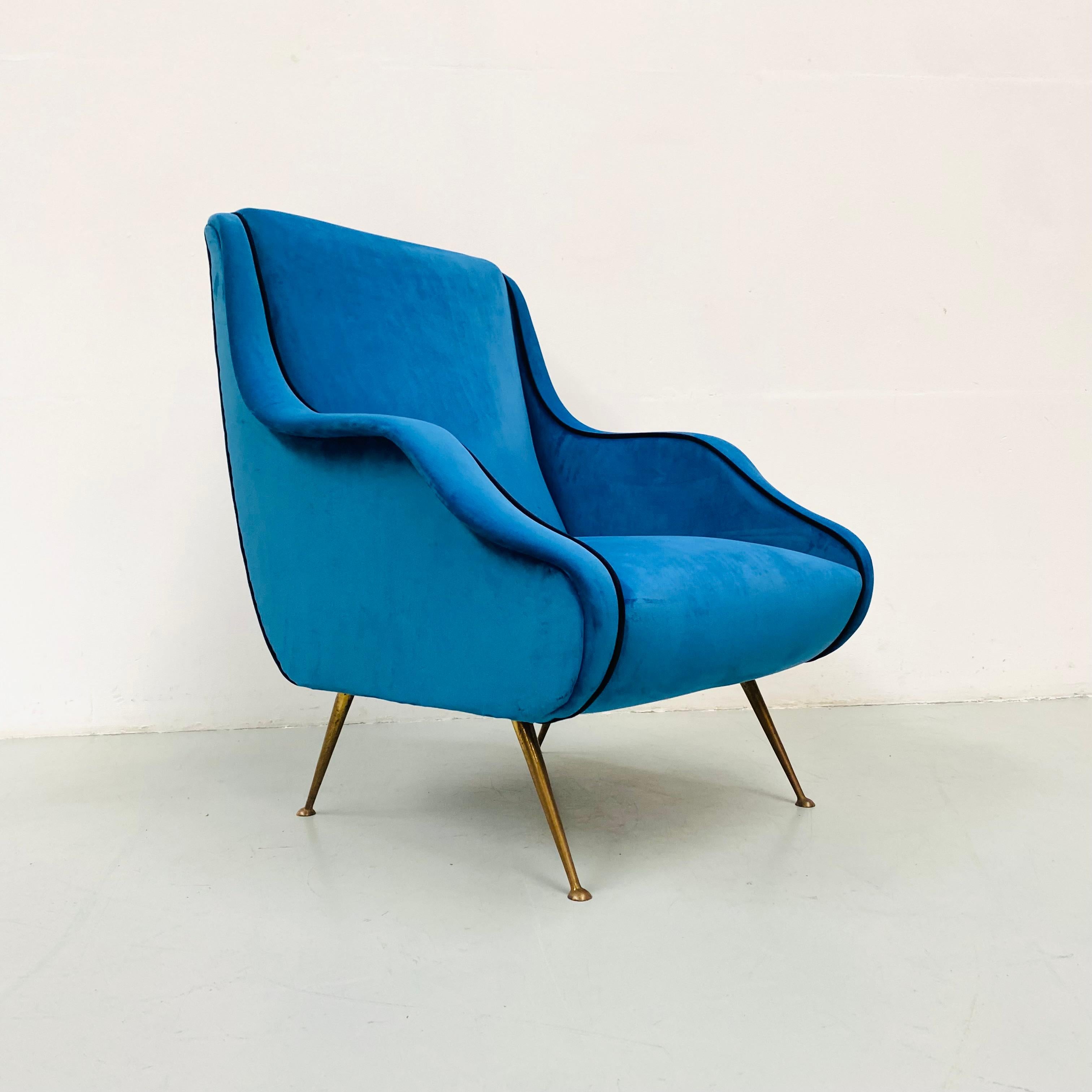 A rare sculptural reupholstered lounge chair with brass legs by Carlo de Carli, Italy 1950s. 

Follower and friend of Gio Ponti, to whom he succeeded in 1962 in the chair of Interior Architecture, Furnishing and Decoration at the Milan