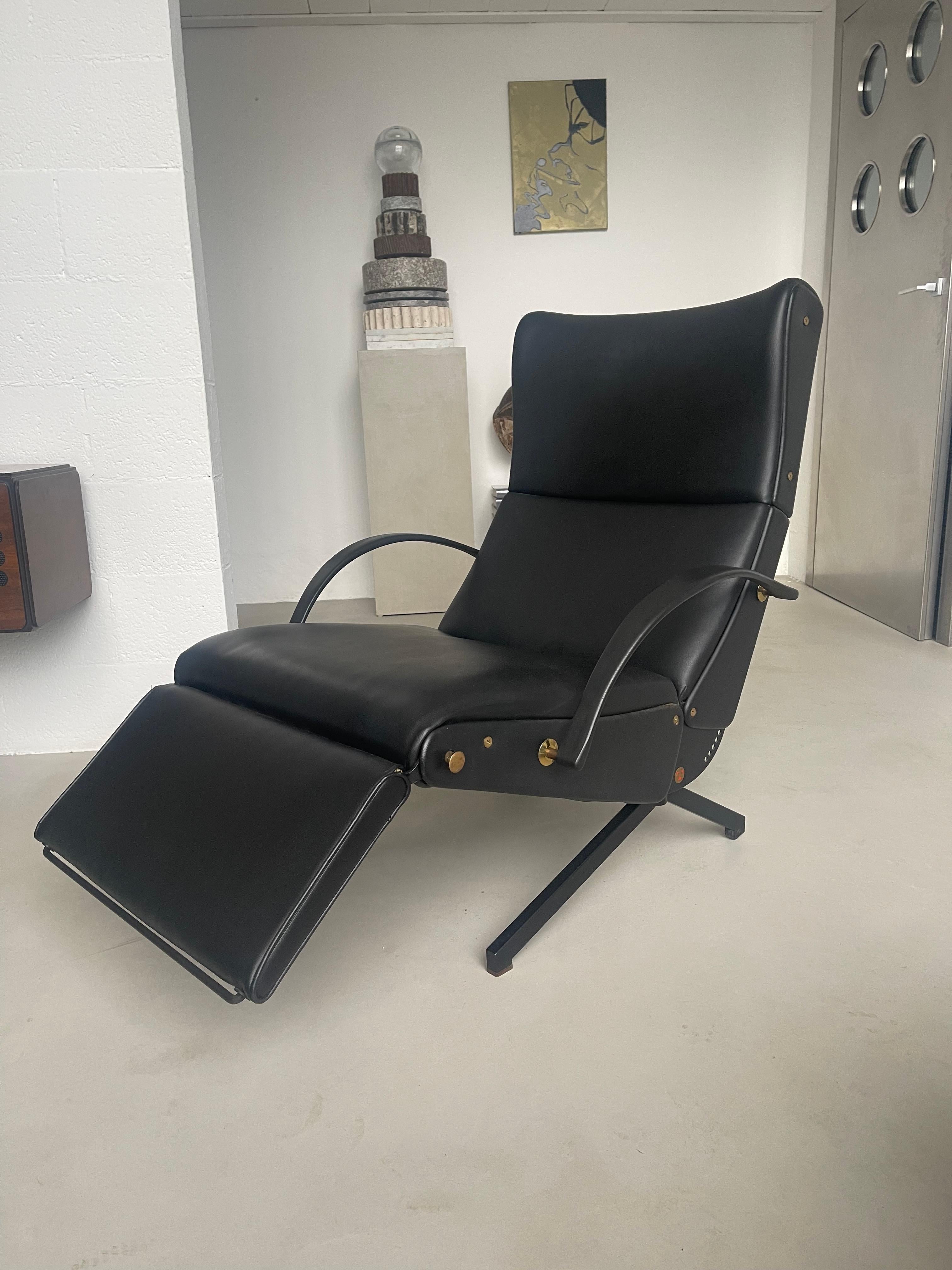 Silla reclinable italiana vintage Borsani P40, cuero negro original en venta 5