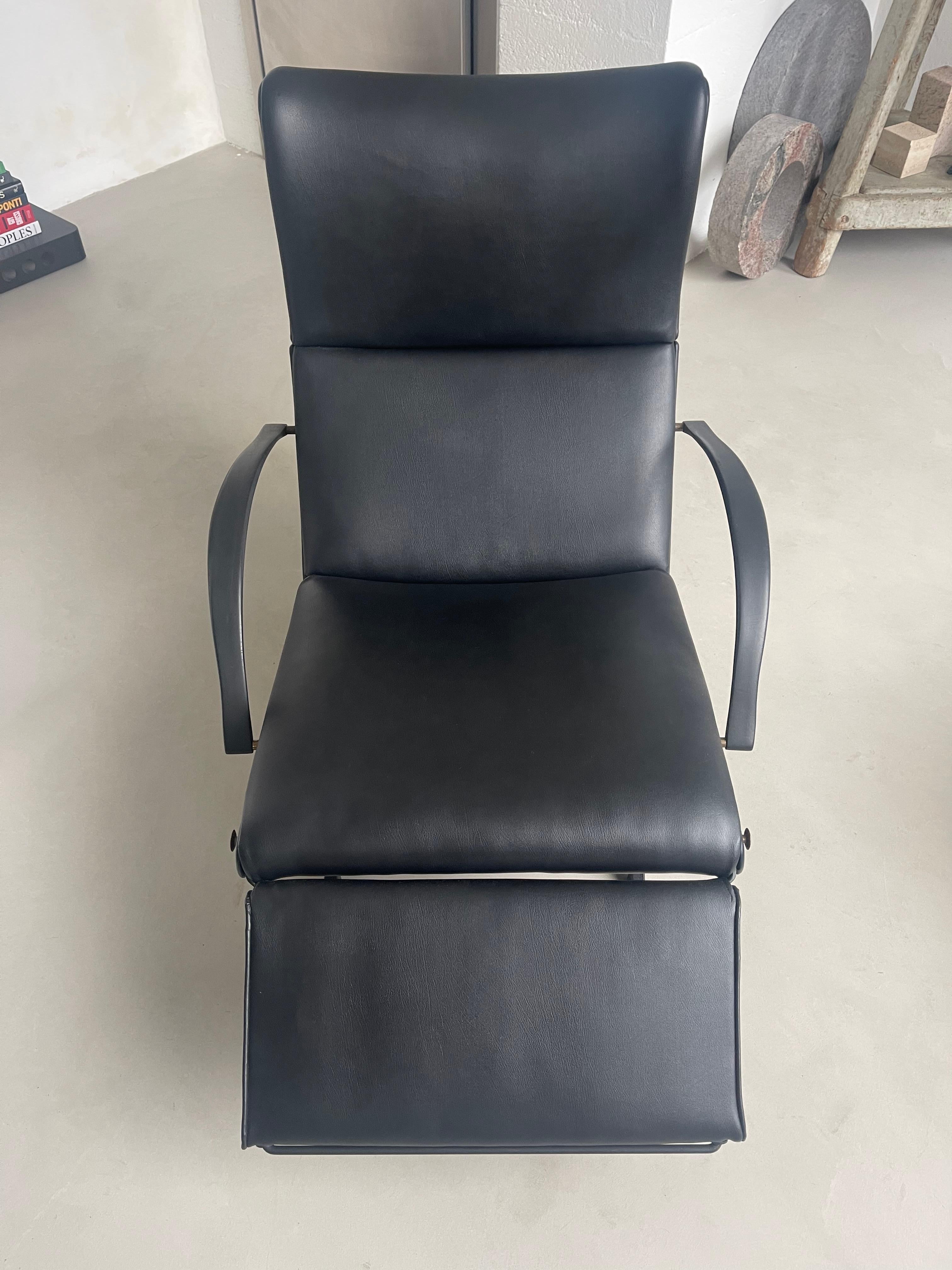 Silla reclinable italiana vintage Borsani P40, cuero negro original en venta 6