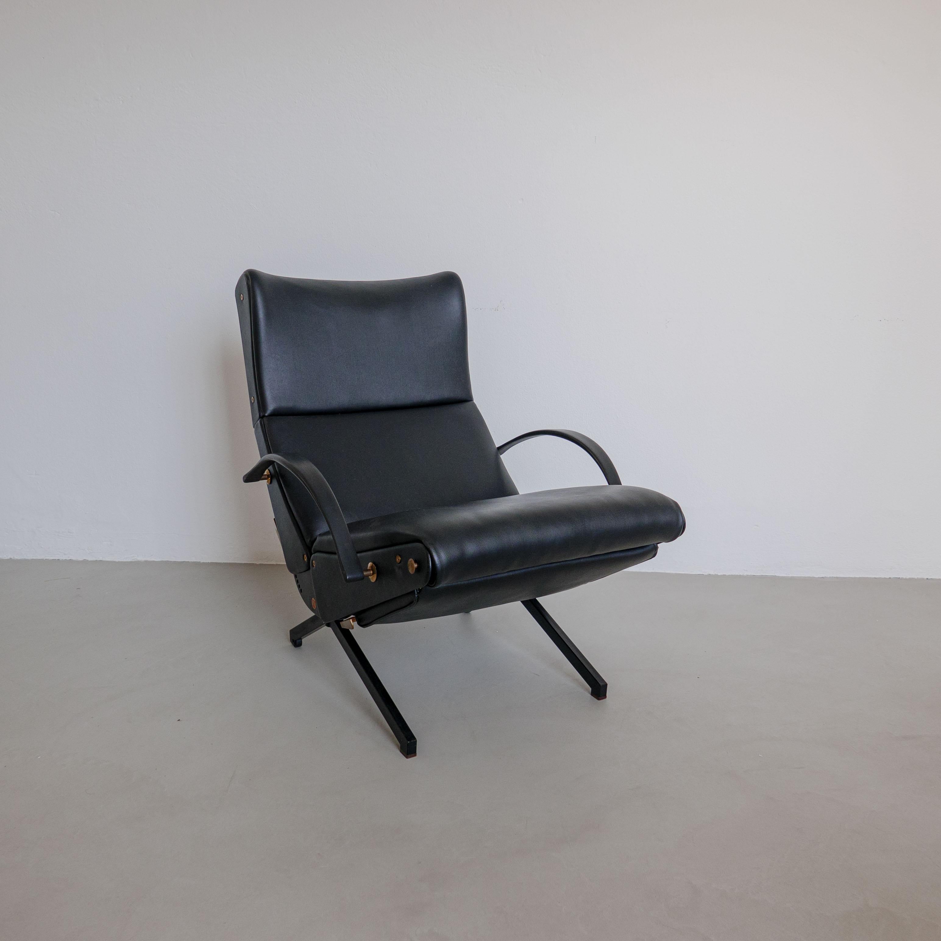 Silla reclinable italiana vintage Borsani P40, cuero negro original Moderno de mediados de siglo en venta