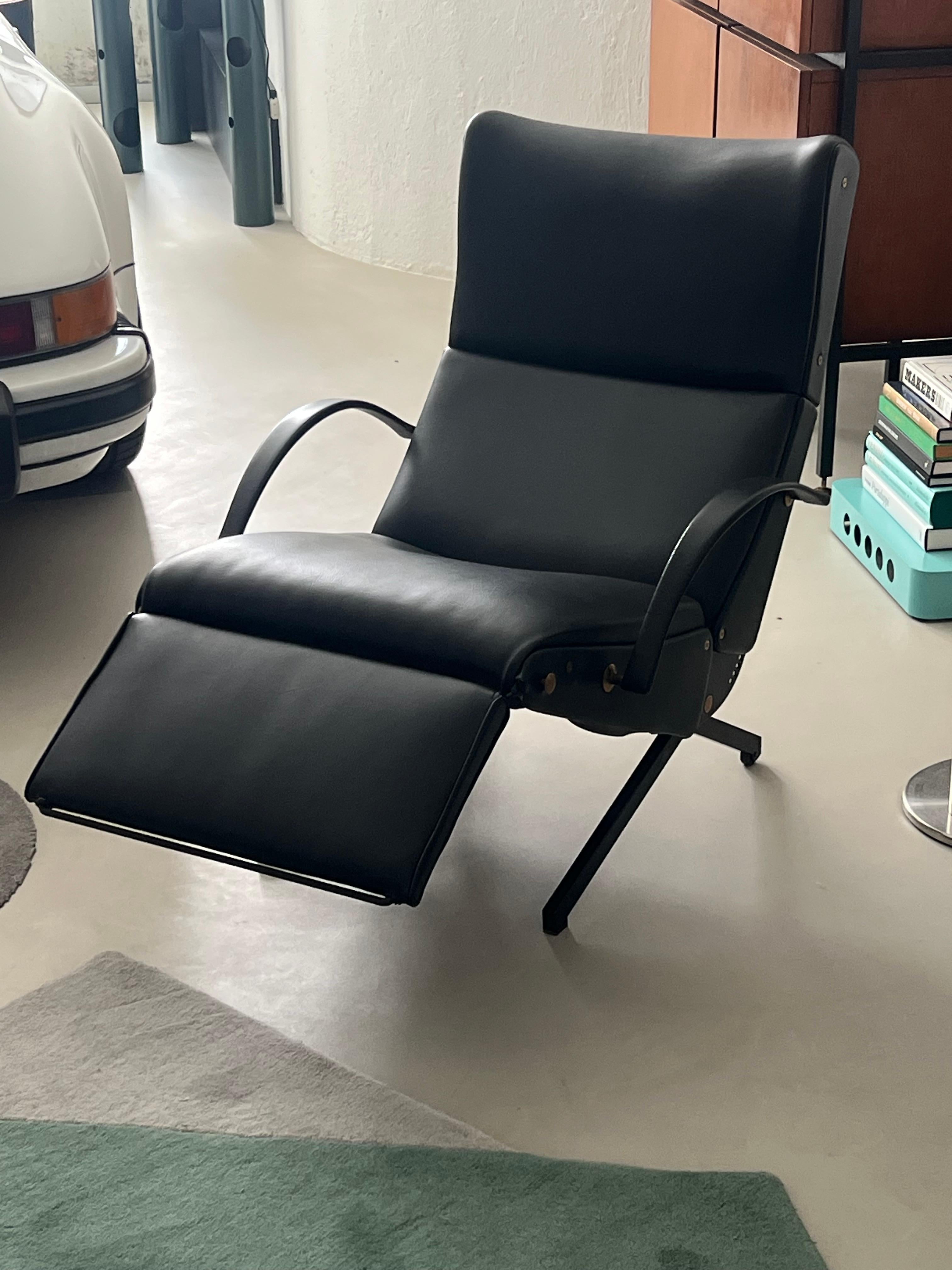 Metà XX secolo Sedia da salotto reclinabile Borsani P40 d'epoca, originale in pelle nera in vendita
