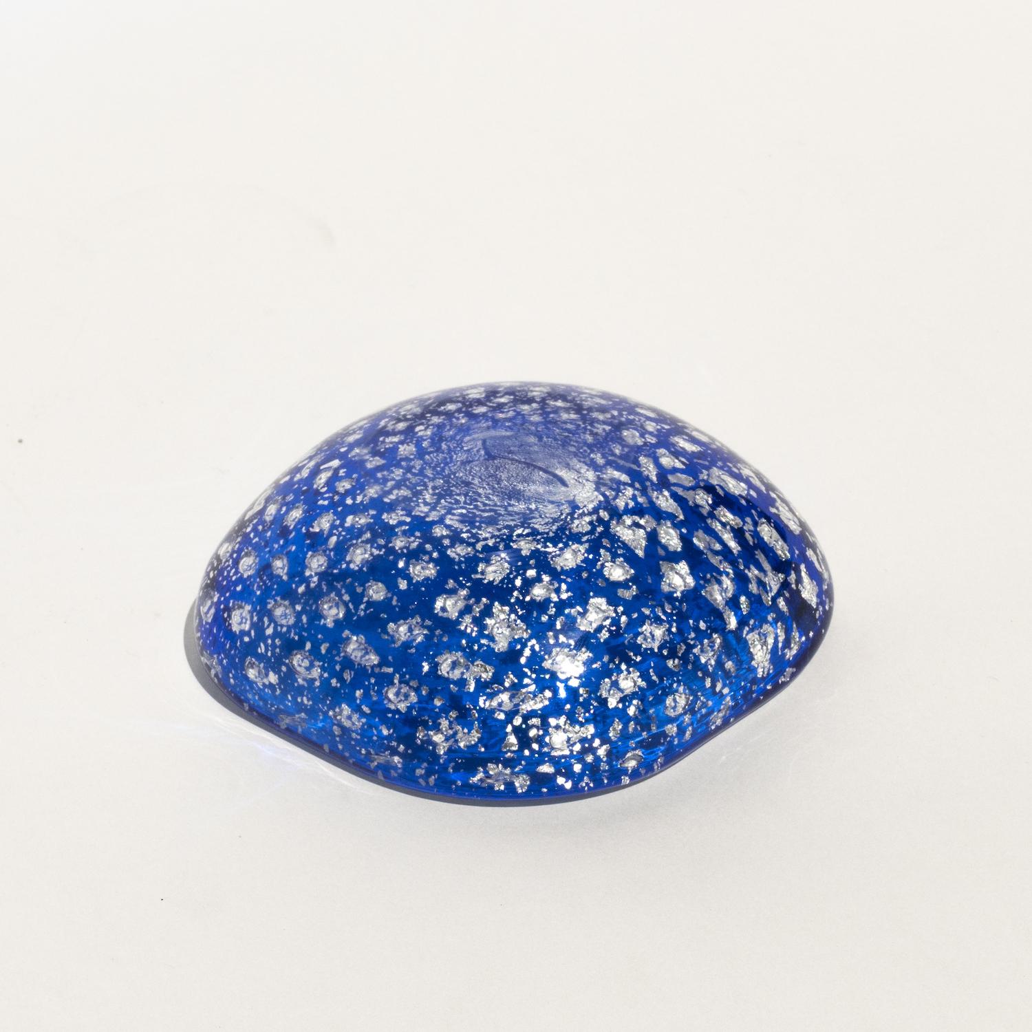 Vintage Italian Bowl from the 60s in Blue Murano Glass with Silver Metal Flakes In Good Condition For Sale In Milan, IT