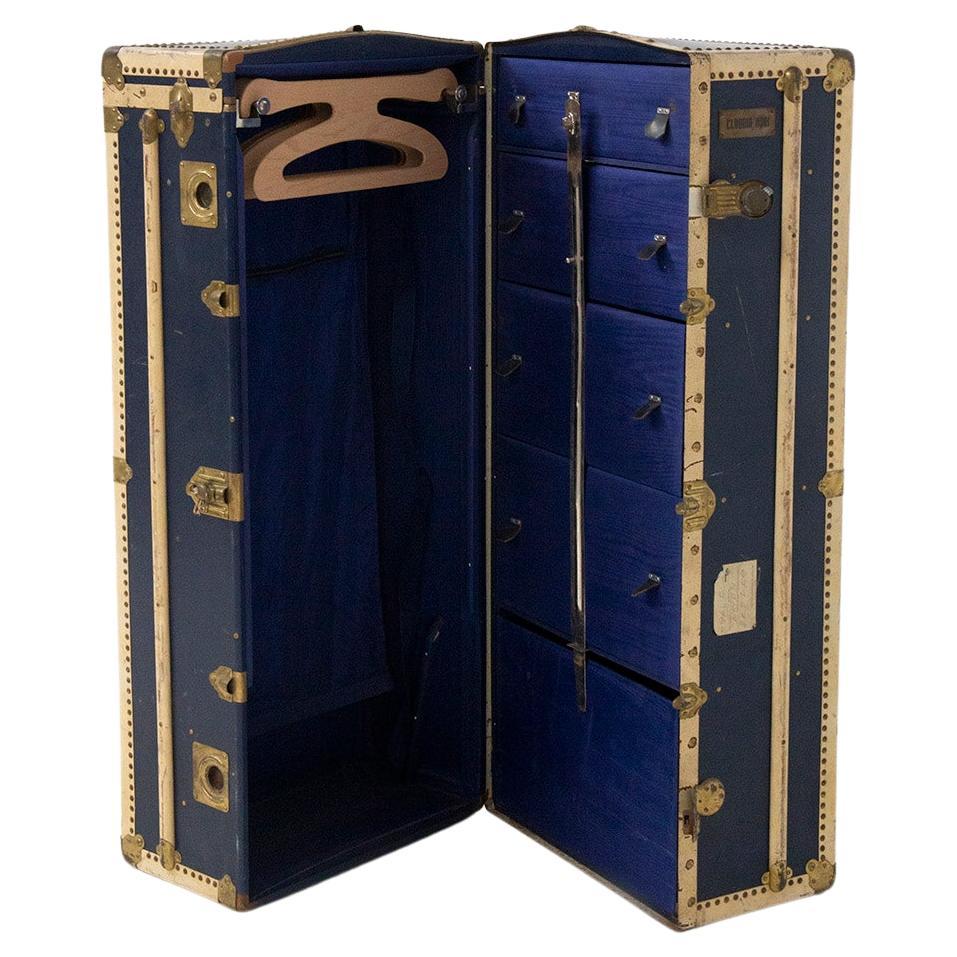 Vieille armoire de voyage italienne en laiton et cuir bleu de Claudia Mori en vente