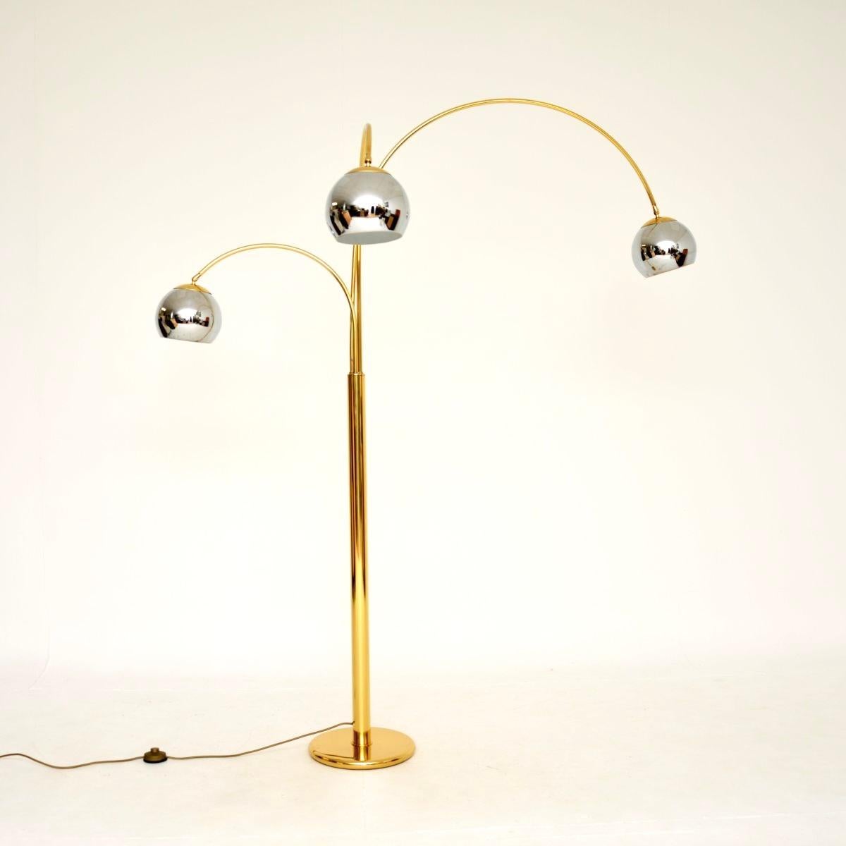Lampada da terra ad arco in ottone e cromo Vintage Italian Lamp In condizioni buone in vendita a London, GB