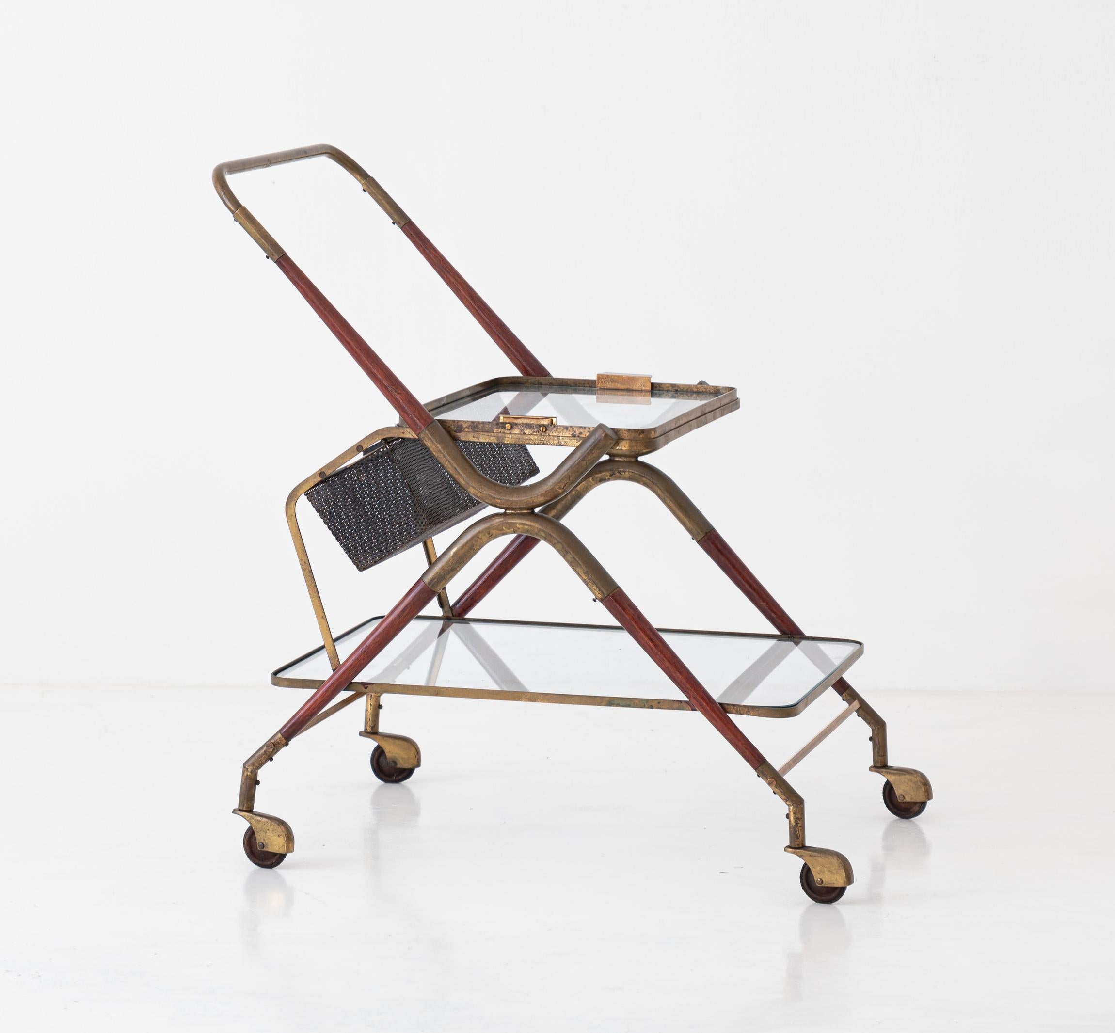 Vintage Italian Brass and Glass Bar Cart, 1950s, Mid-Century Modern In Good Condition In Rome, IT