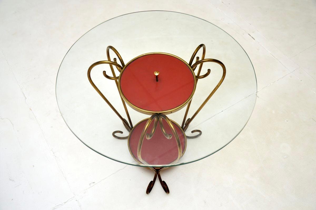 Mid-Century Modern Table basse / d'appoint vintage italienne en laiton et verre en vente