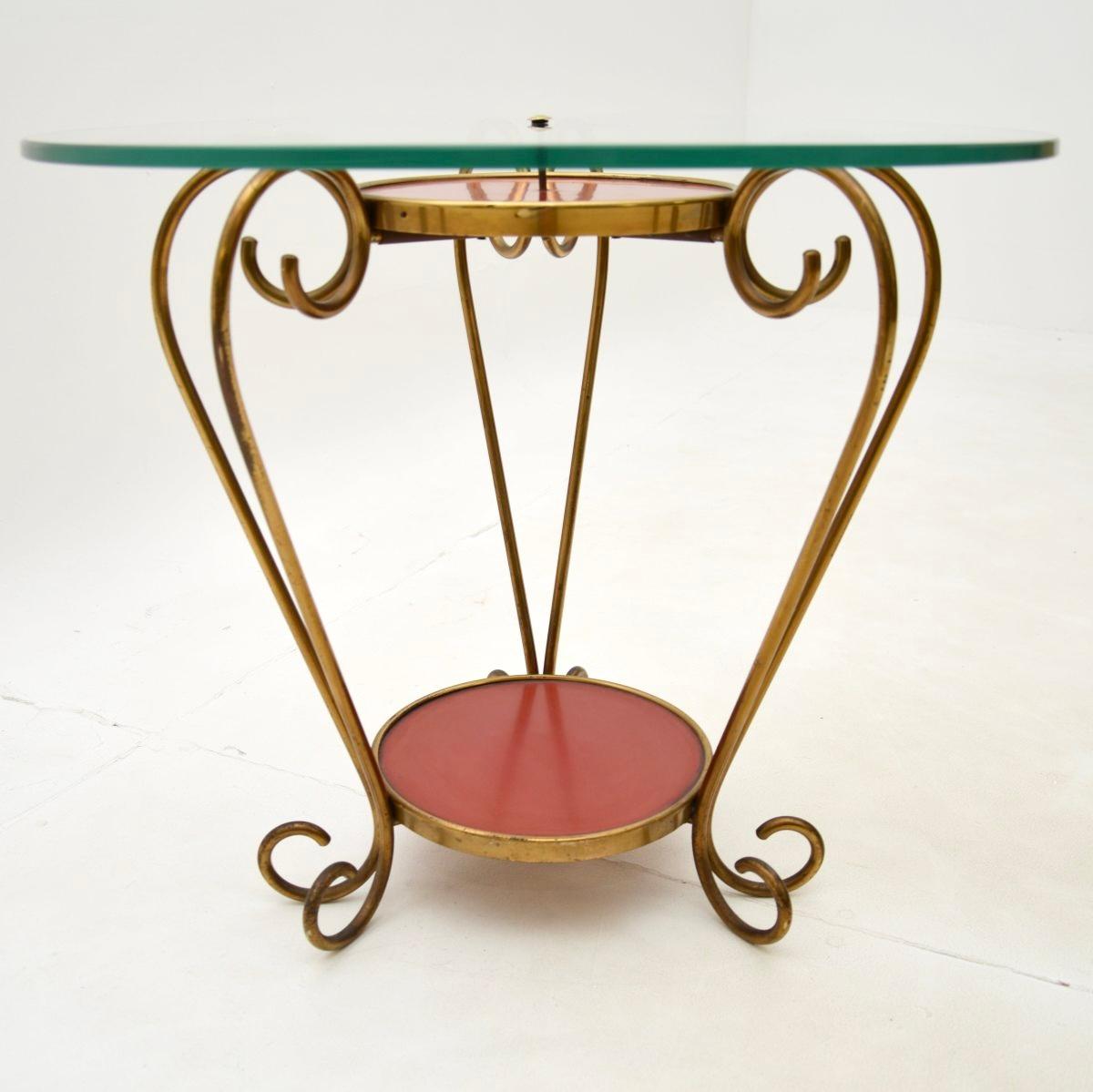 Table basse / d'appoint vintage italienne en laiton et verre Bon état - En vente à London, GB