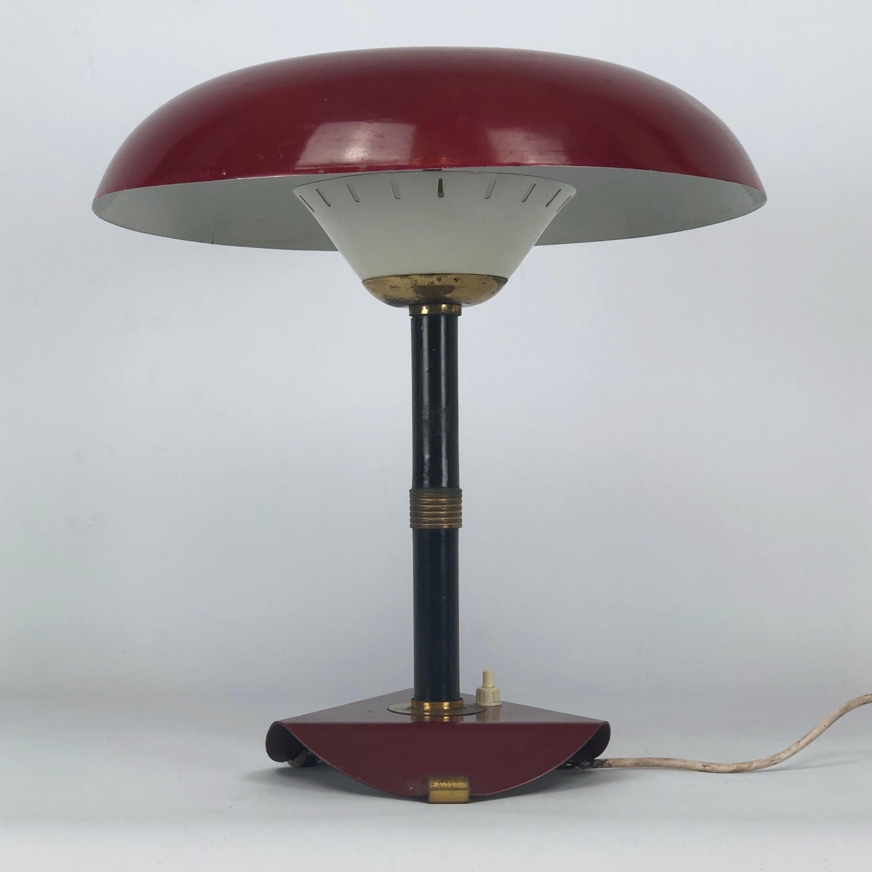 Vintage Italian Lámpara de mesa de latón y laca de los años 50 en venta 5