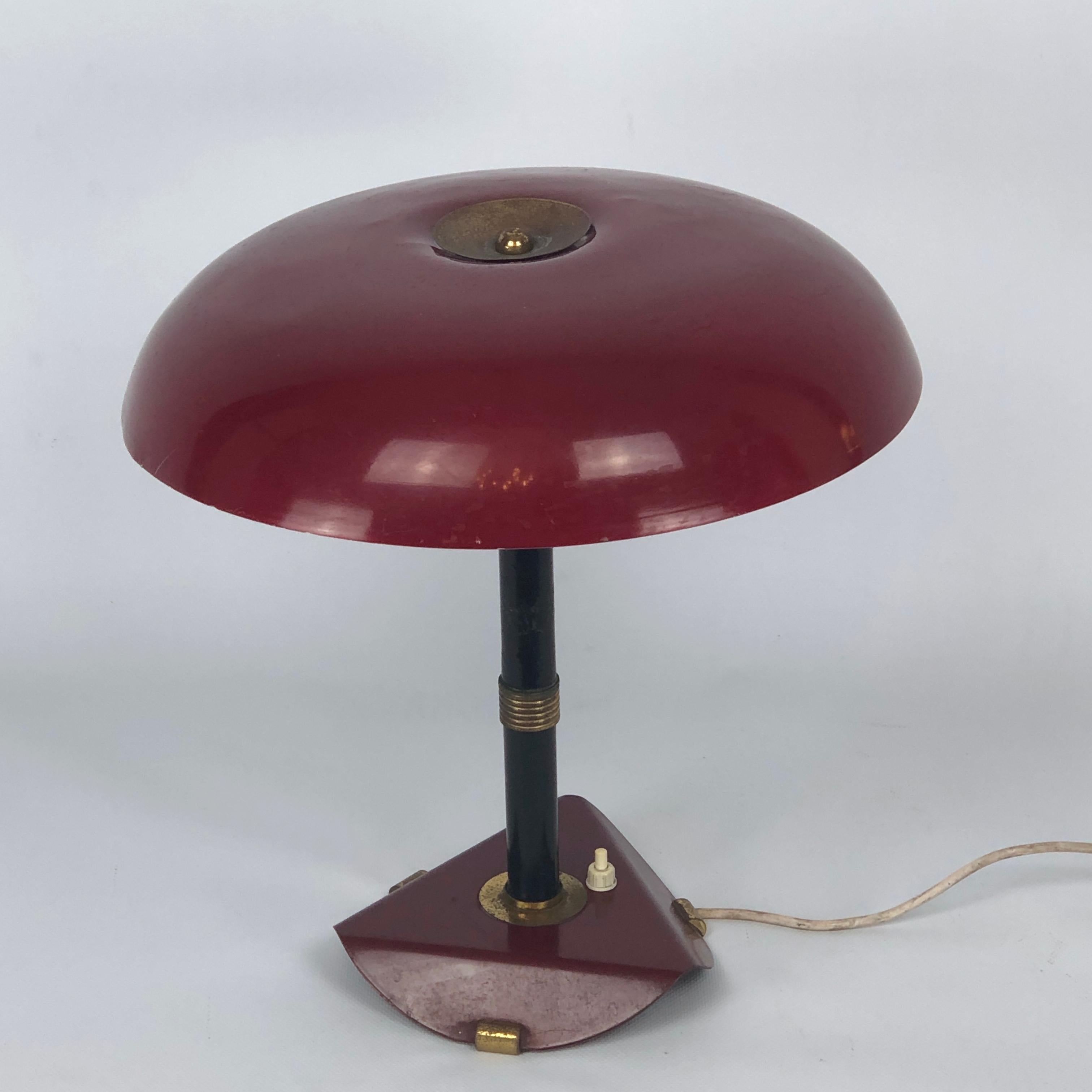 Original vintage condition with trace of age and use for this Italian desk lamp from 50s. Full working with EU standard, adaptable on demand for USA standard.
 