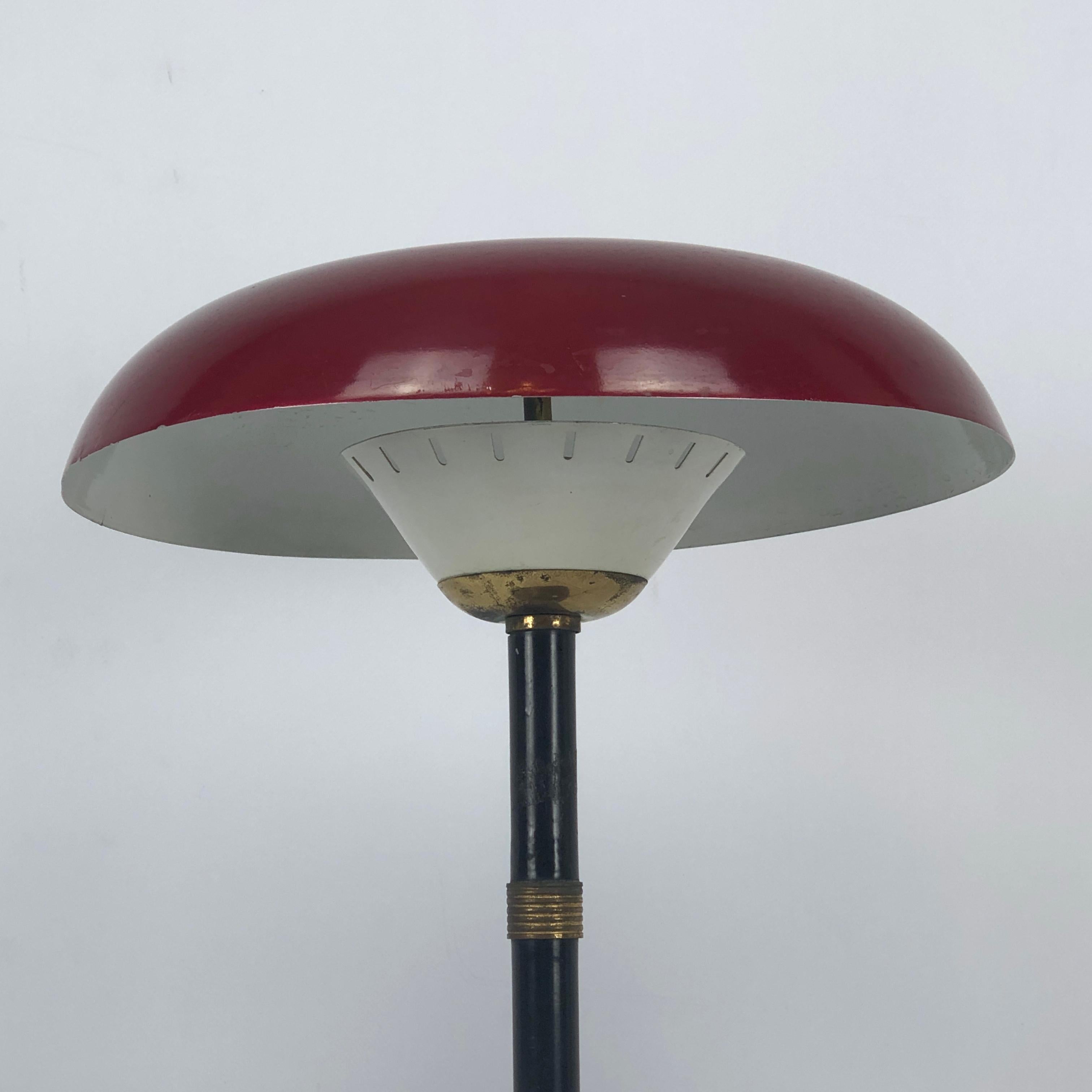 Mid-Century Modern Vintage Italian Brass and Lacquer Table Lamp from 50s For Sale