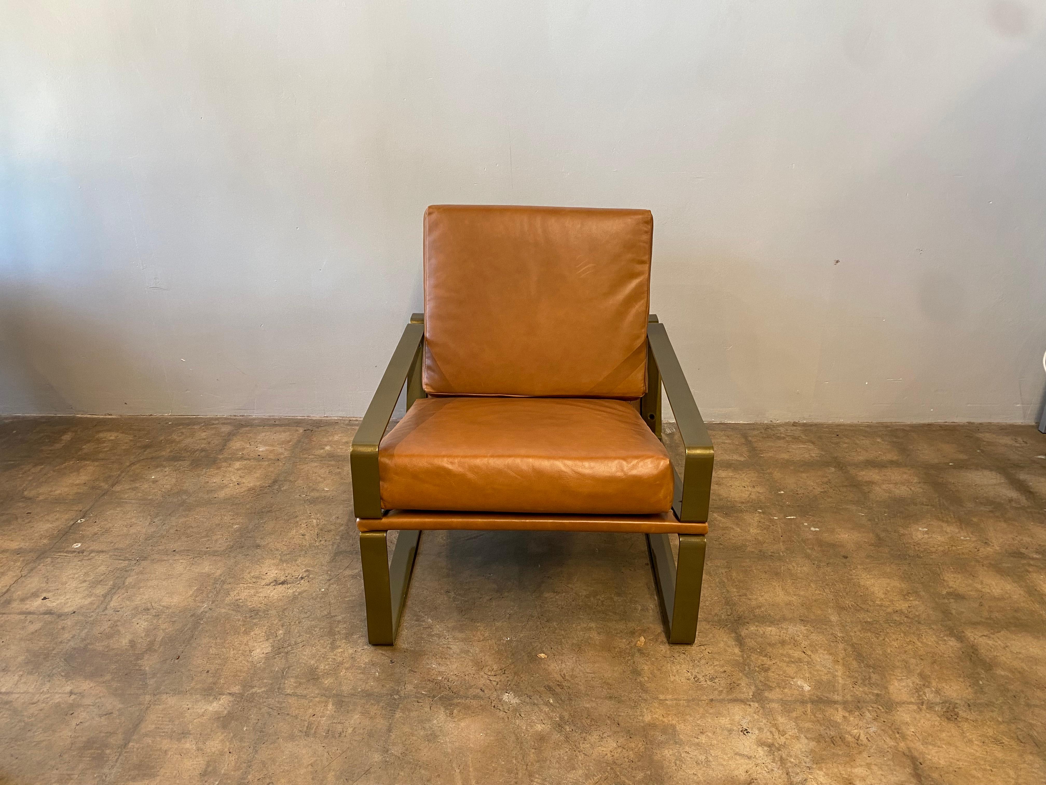 Paire de fauteuils italiens vintage en laiton et cuir Excellent état - En vente à Alhambra, CA