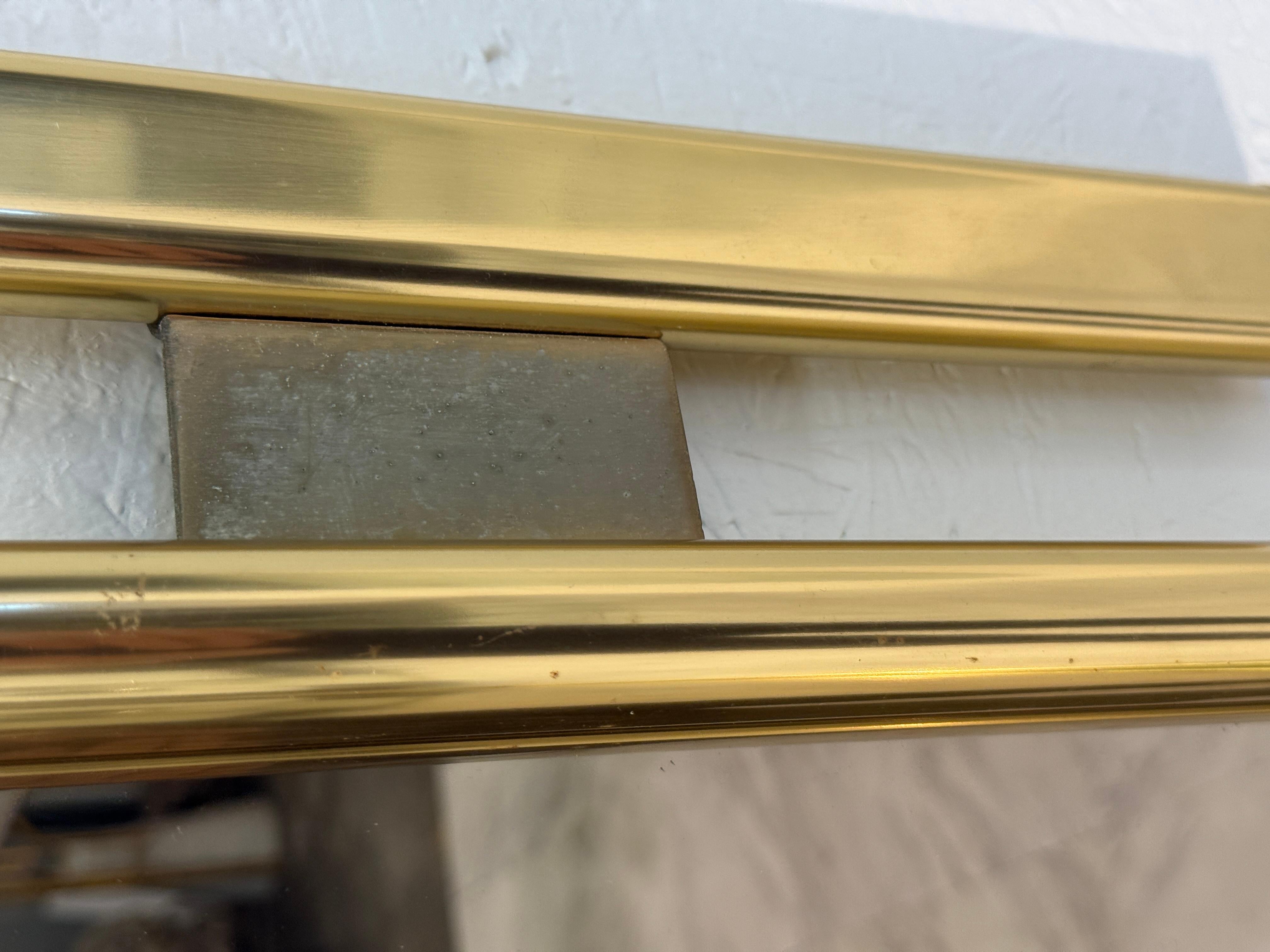 Fin du 20e siècle Miroir mural italien vintage en laiton et lucite 1970 en vente