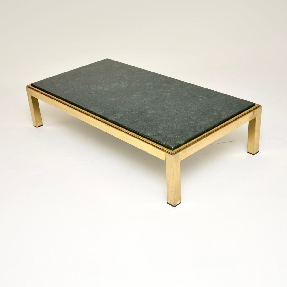 Mid-Century Modern Table basse vintage italienne en laiton et marbre en vente