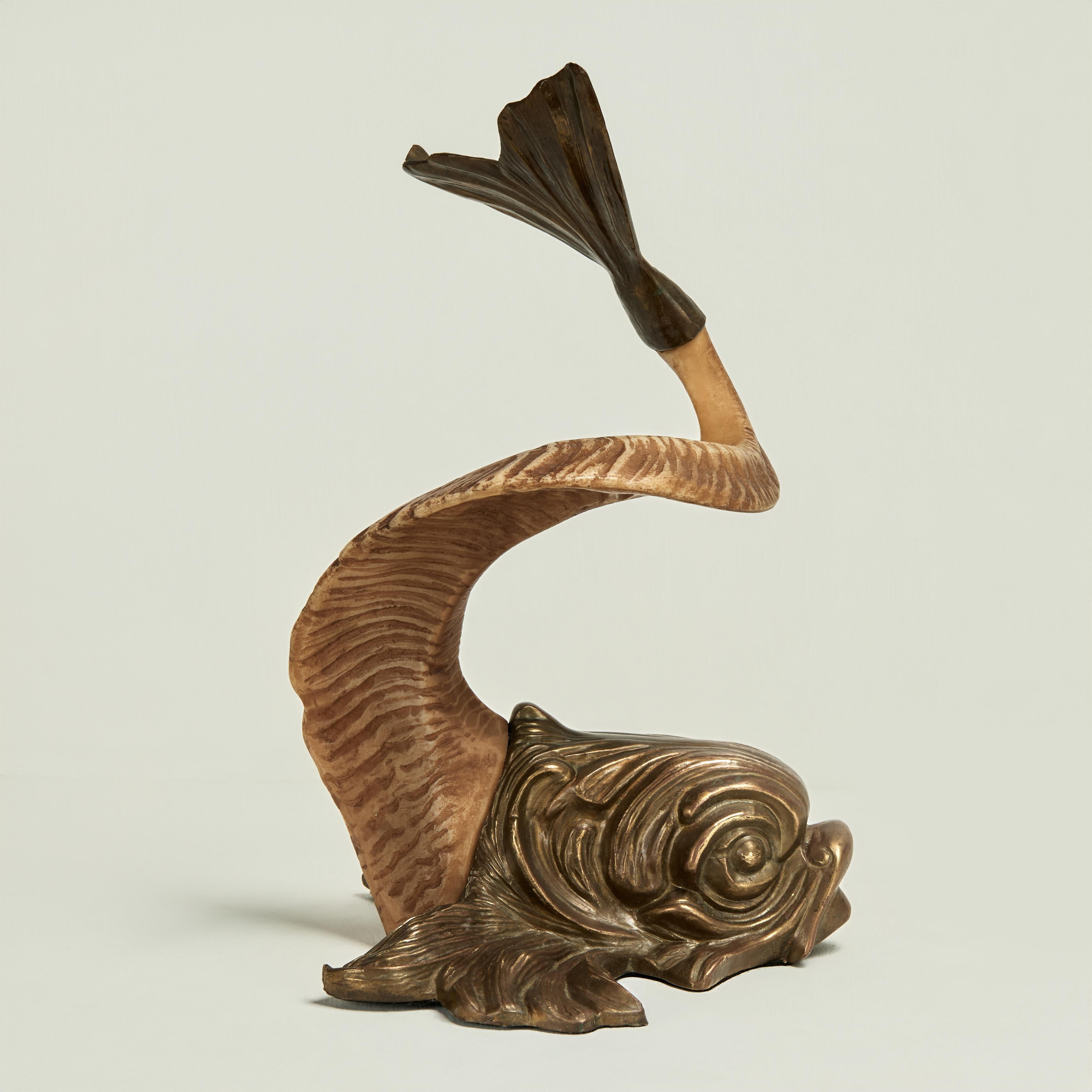 Scultura di delfino d'epoca in ottone e corno d'ariete italiano 2