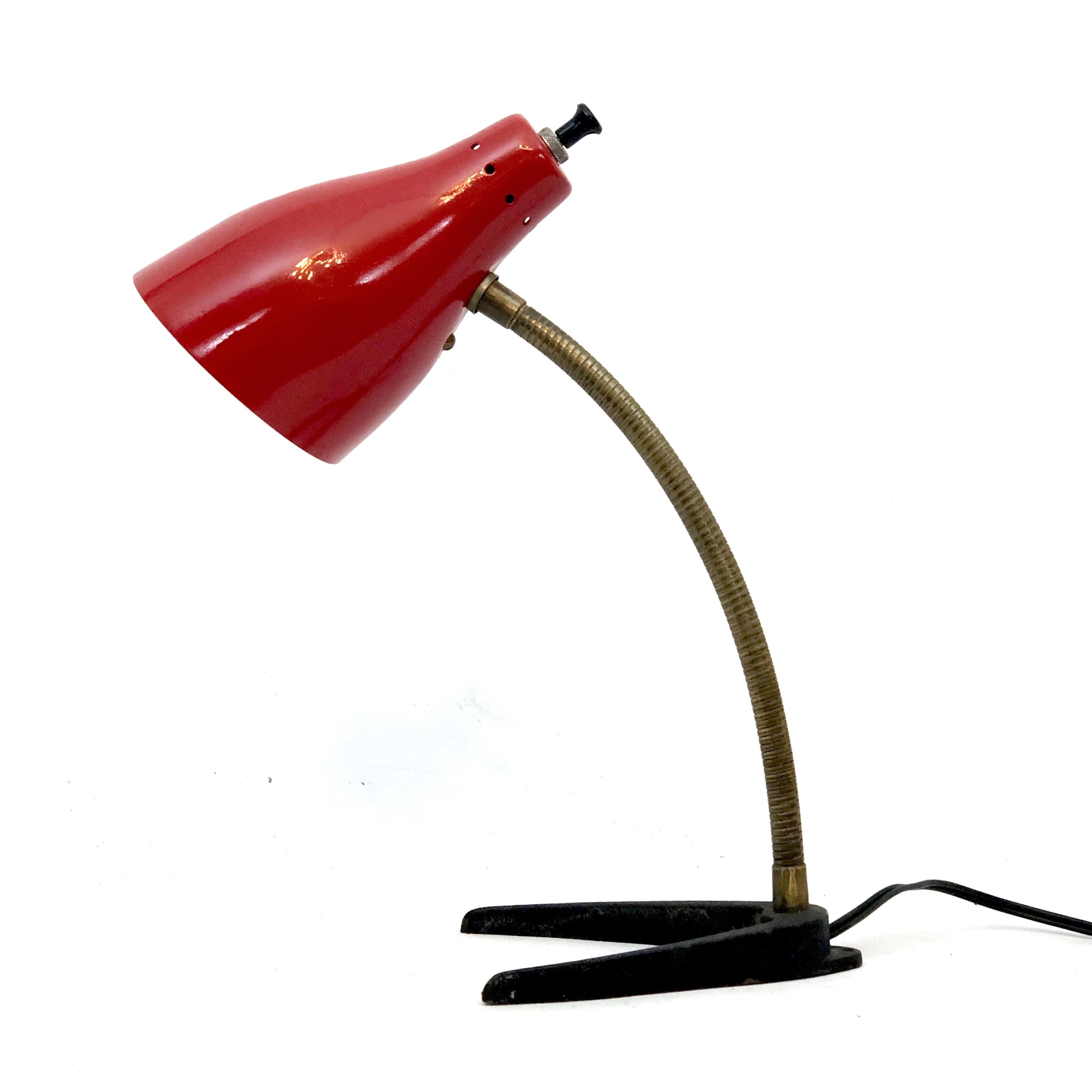 italien Vintage Italian Brass and Red Lacquer Flexible Table Lamp from 50s en vente