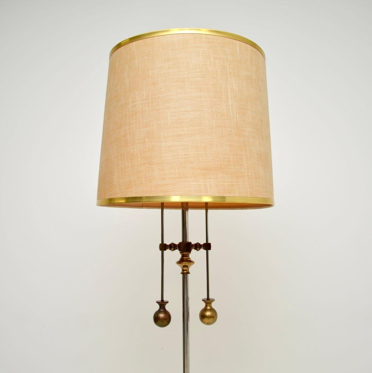 Mid-Century moderno Lampada da terra Vintage Italian Lamp in ottone e acciaio in vendita