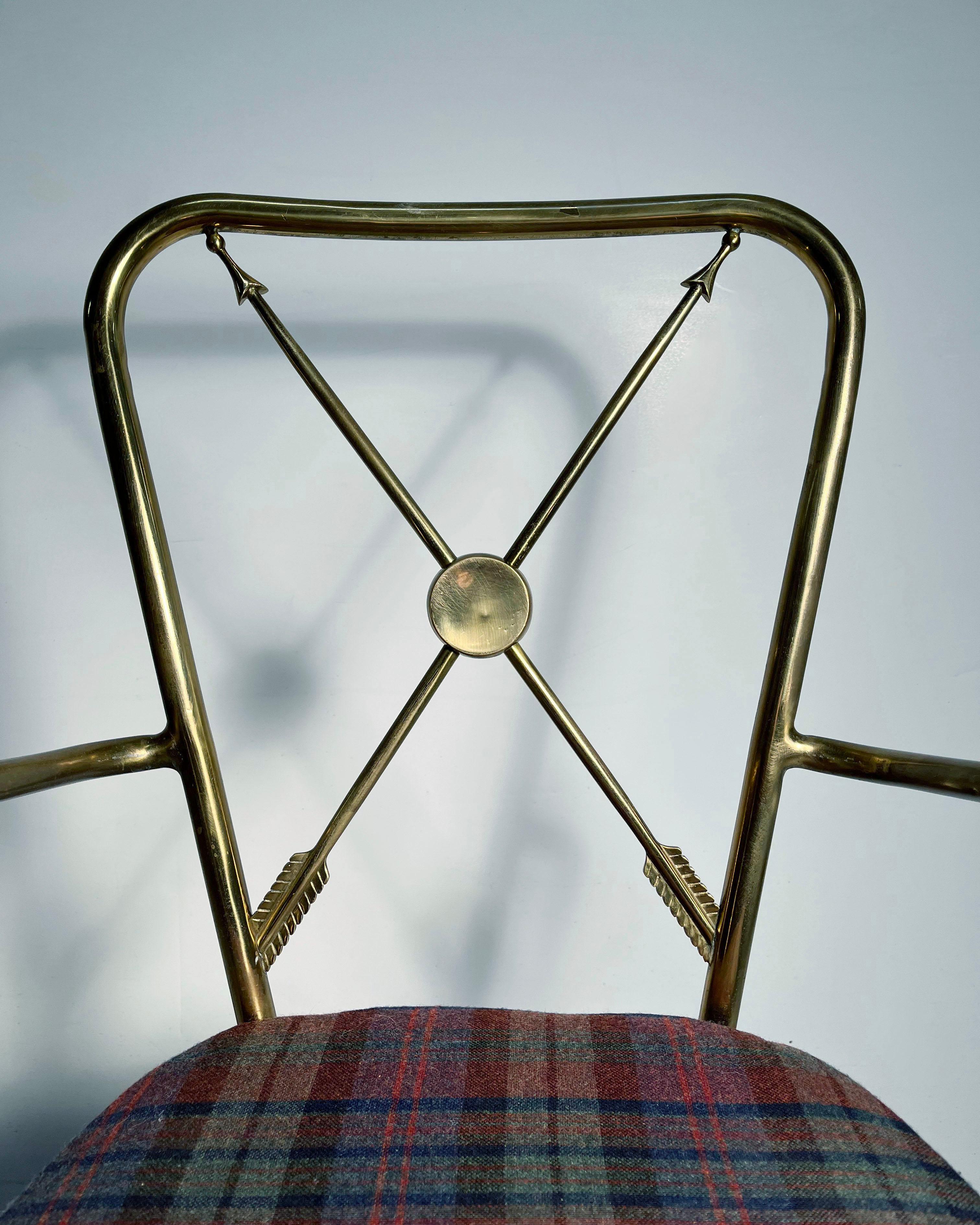Mid-Century Modern Fauteuil d'appoint / de bureau vintage italien à motif d'Arrows en laiton en vente