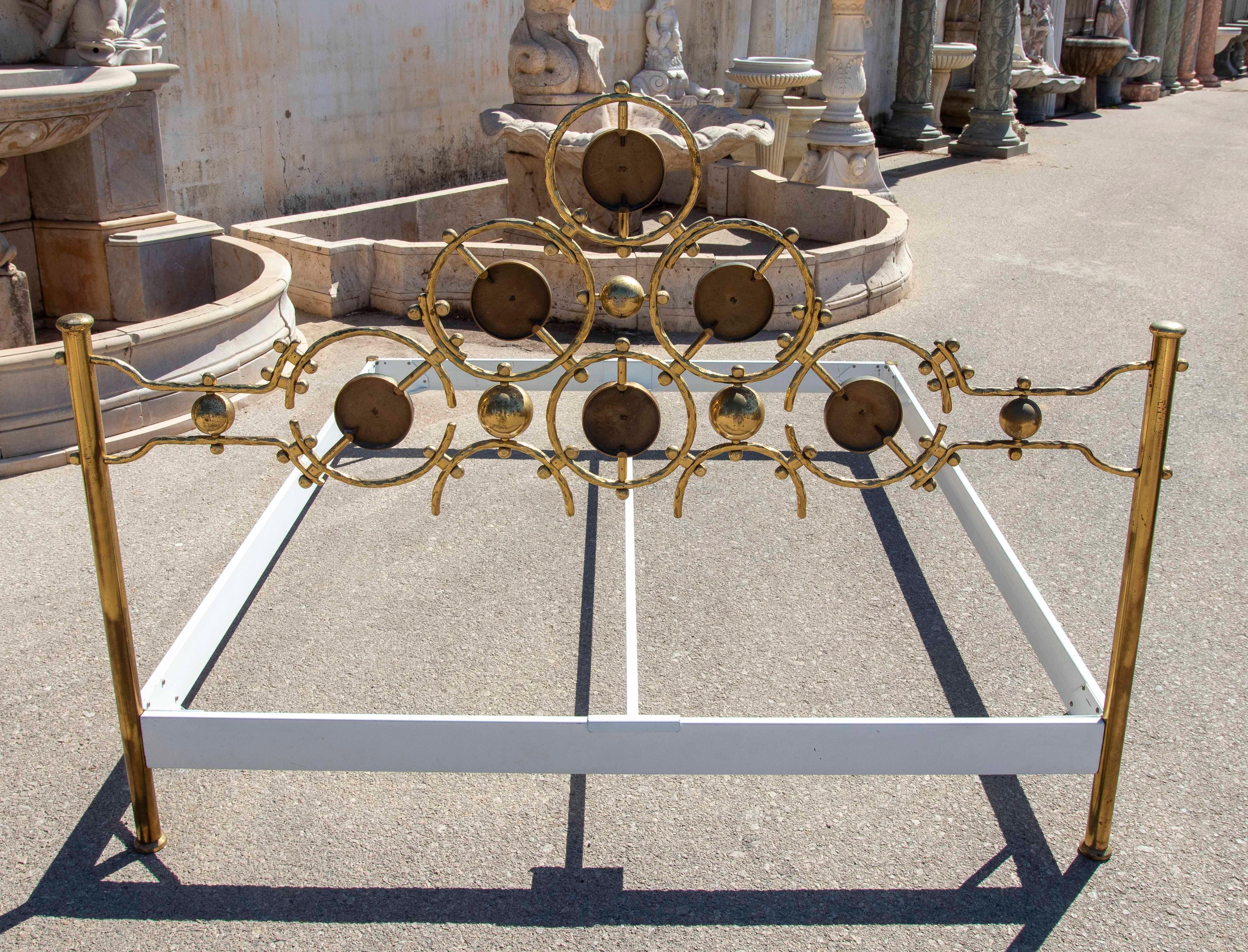 Estructura de cama italiana vintage de latón de Osvaldo Borsani y Arnaldo Pomodoro Esmaltado en venta